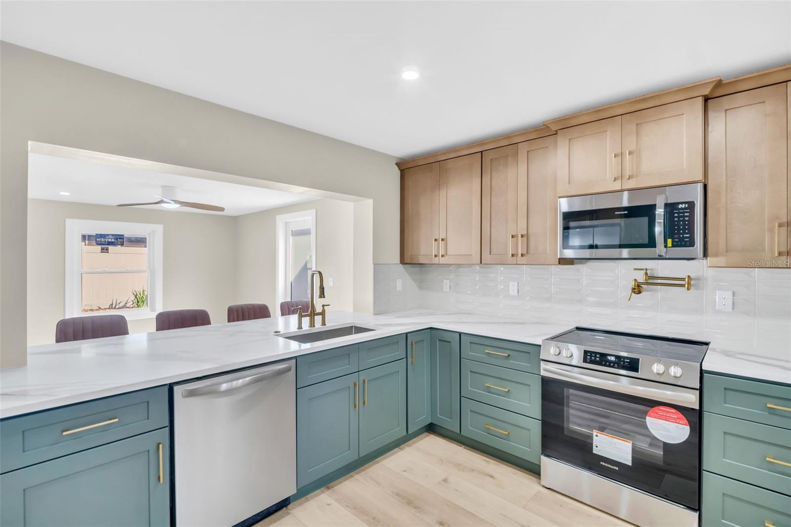 Image 7 of 47 For 2520 Southpointe Drive