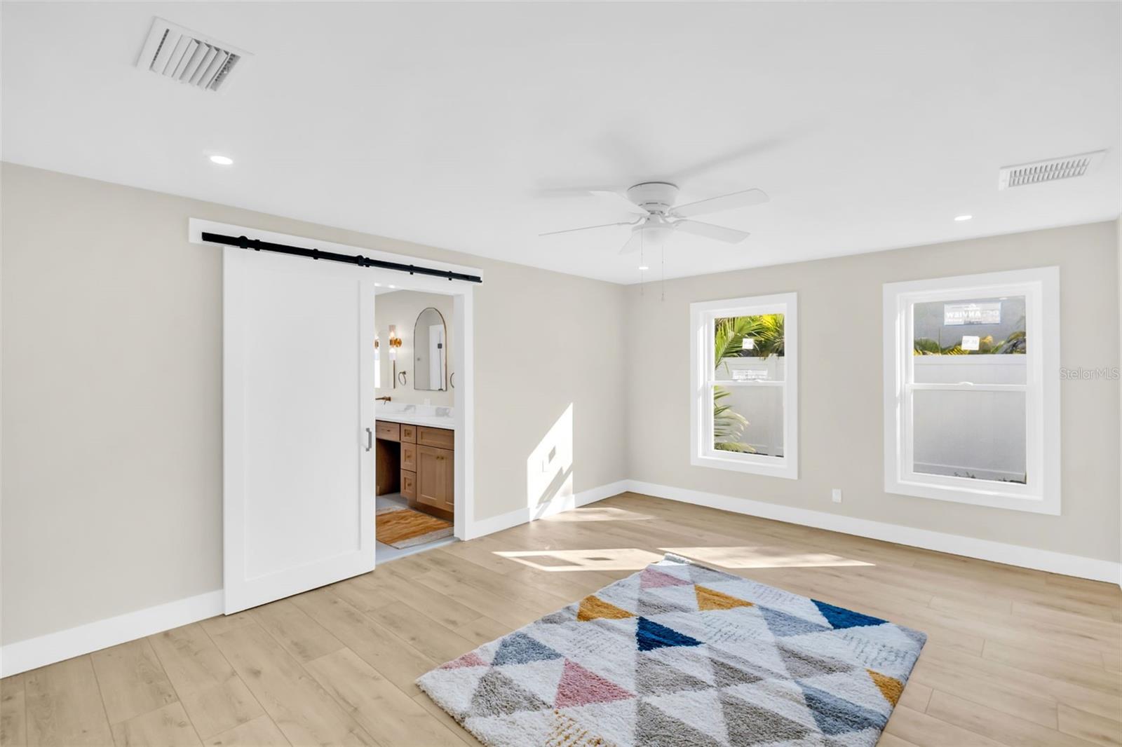 Image 8 of 47 For 2520 Southpointe Drive