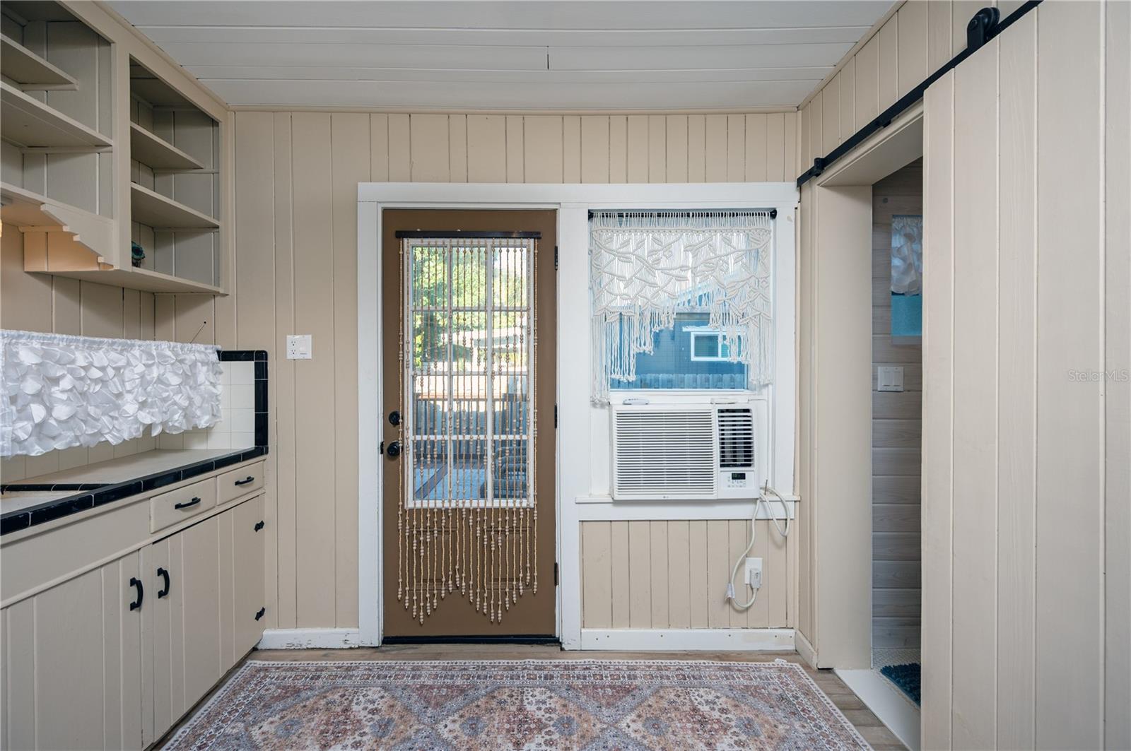 Image 16 of 47 For 117 52nd Avenue W