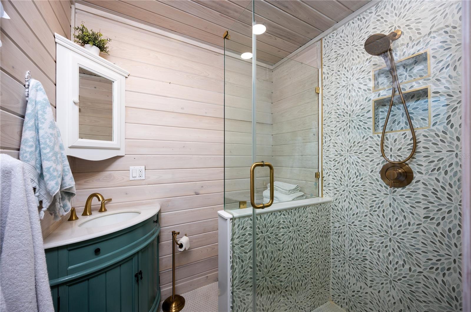 Image 20 of 47 For 117 52nd Avenue W