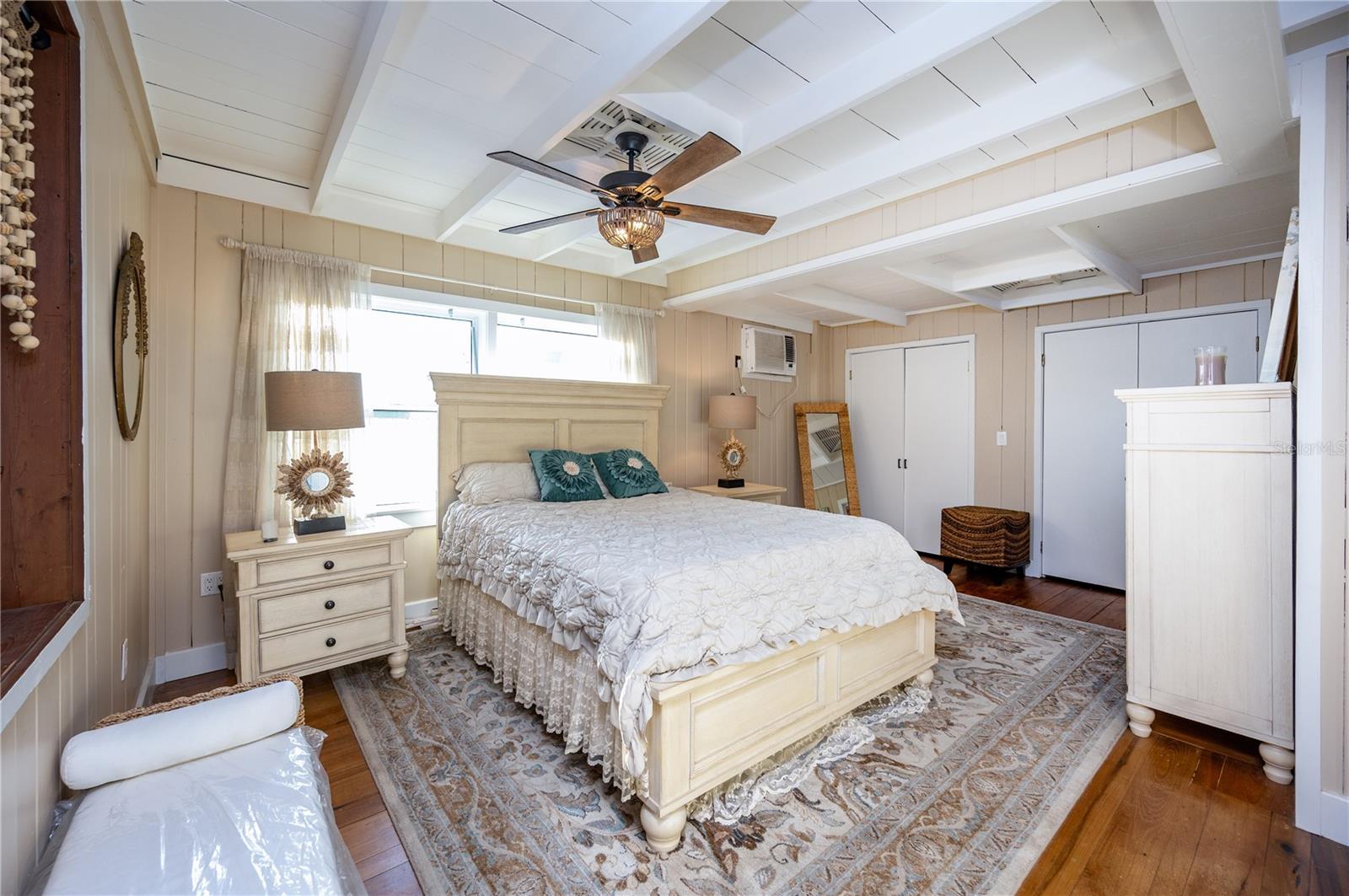 Image 24 of 47 For 117 52nd Avenue W