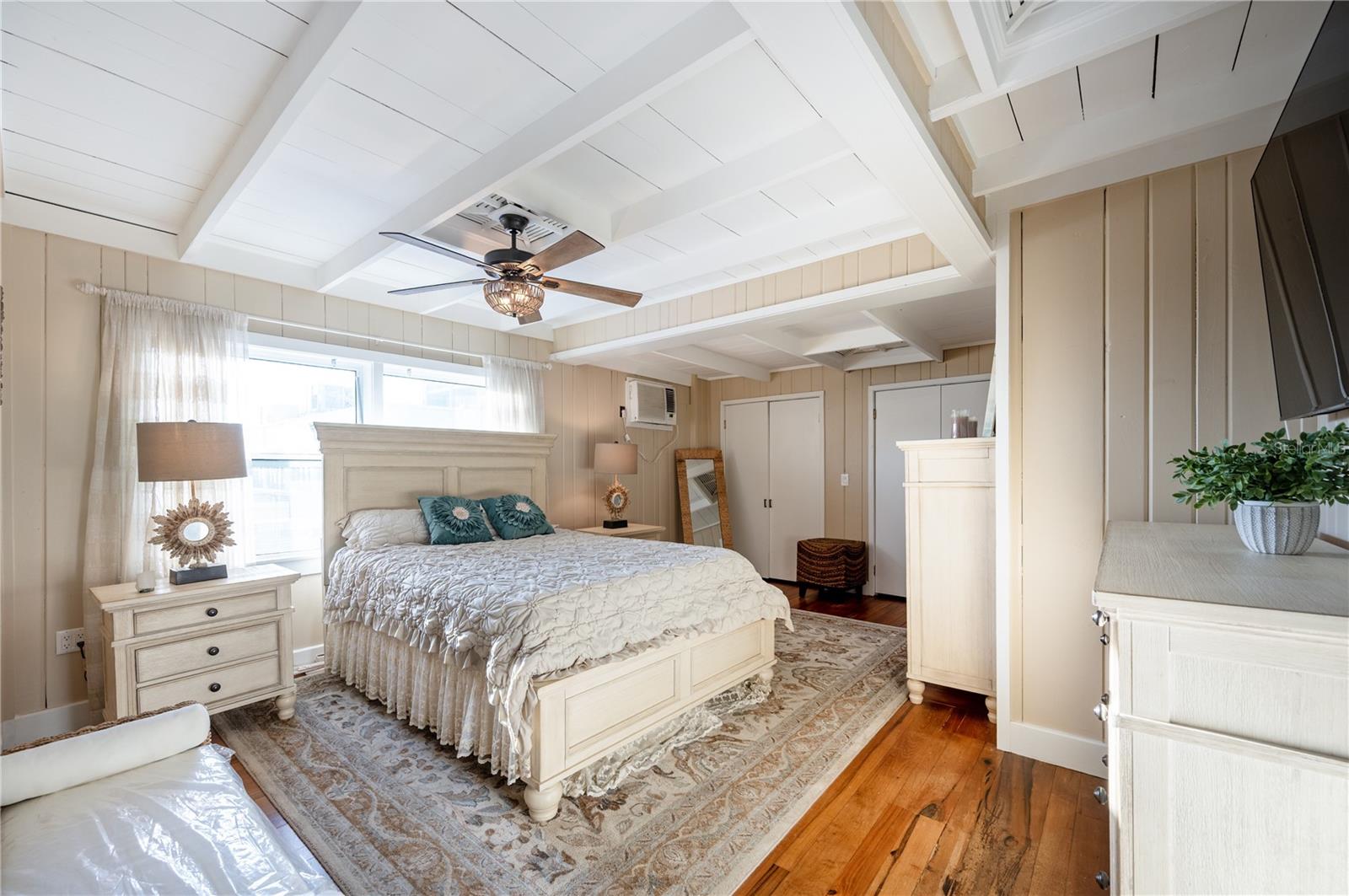 Image 26 of 47 For 117 52nd Avenue W