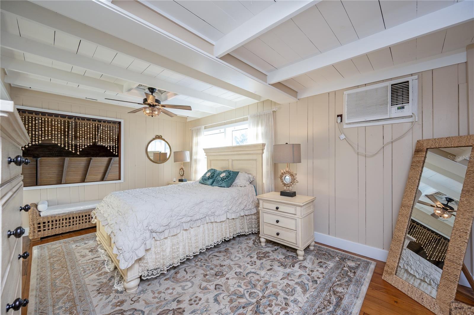 Image 28 of 47 For 117 52nd Avenue W