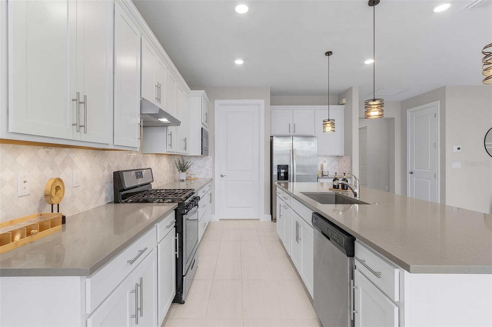 Image 10 of 36 For 42211 Edgewater Drive