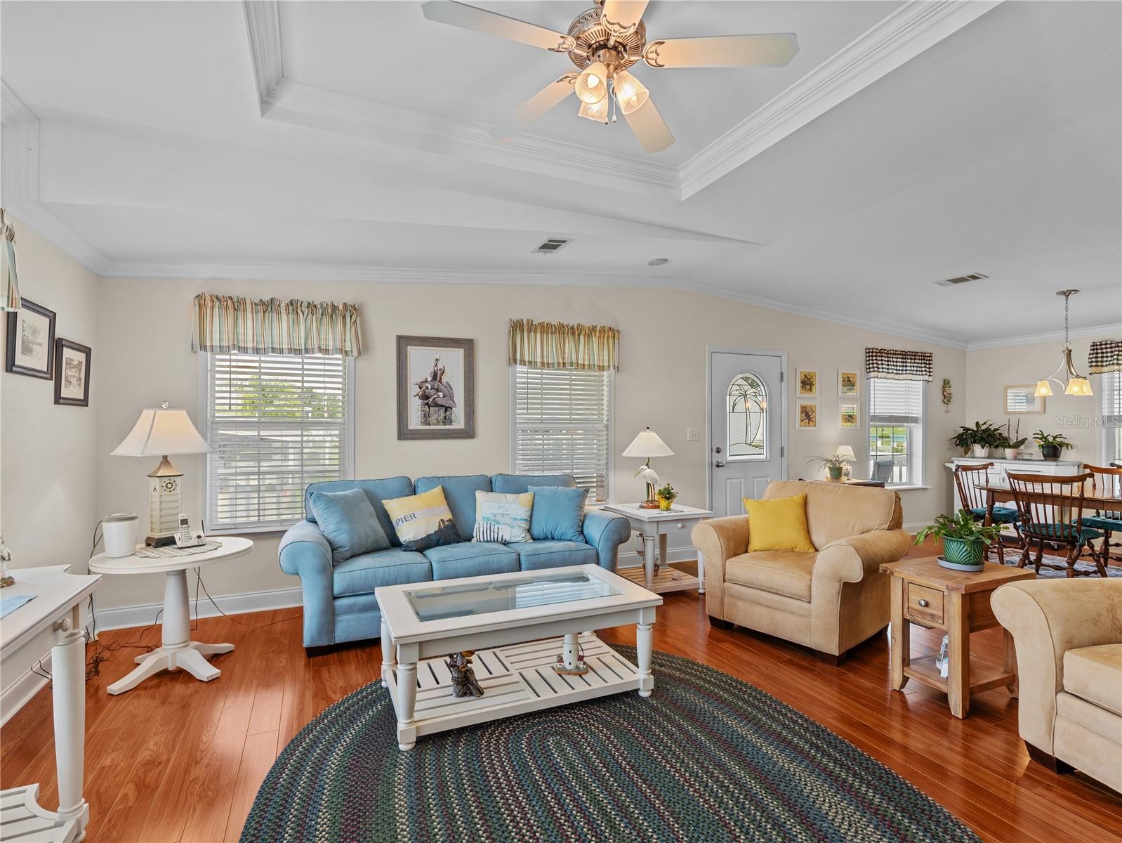 Image 12 of 54 For 10054 Collingwood Avenue