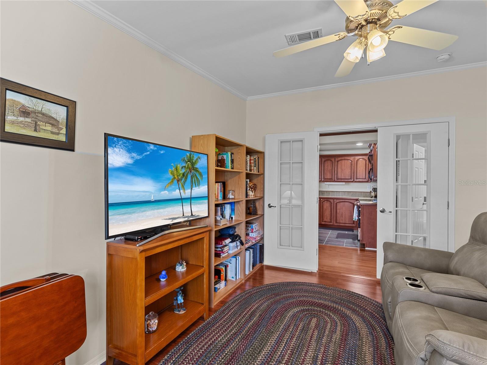 Image 14 of 54 For 10054 Collingwood Avenue