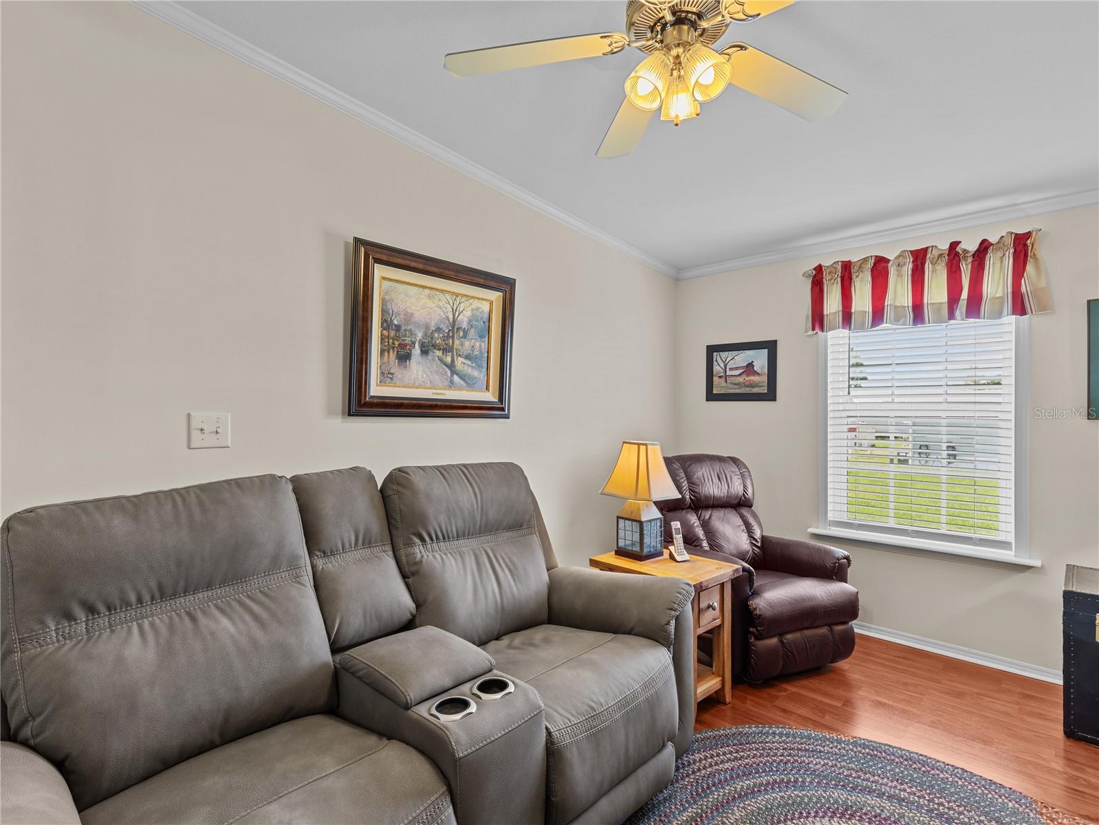 Image 17 of 54 For 10054 Collingwood Avenue