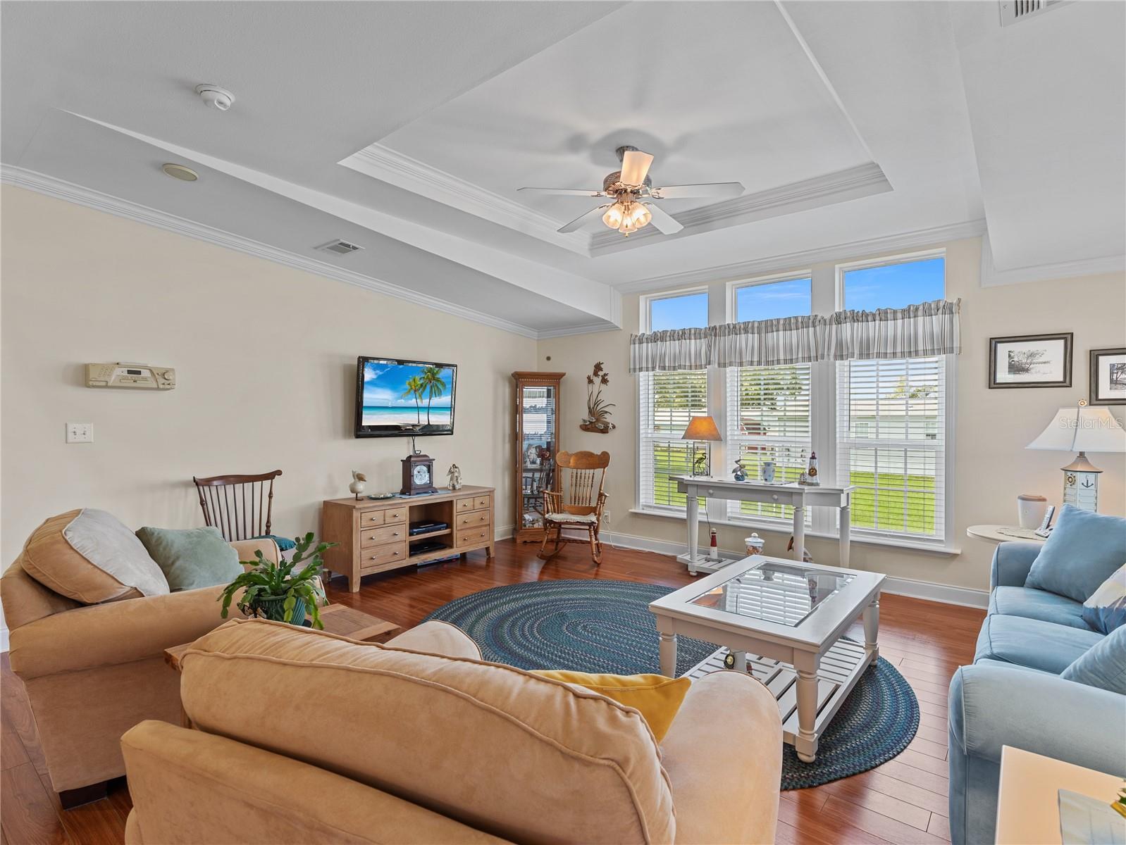 Image 22 of 54 For 10054 Collingwood Avenue