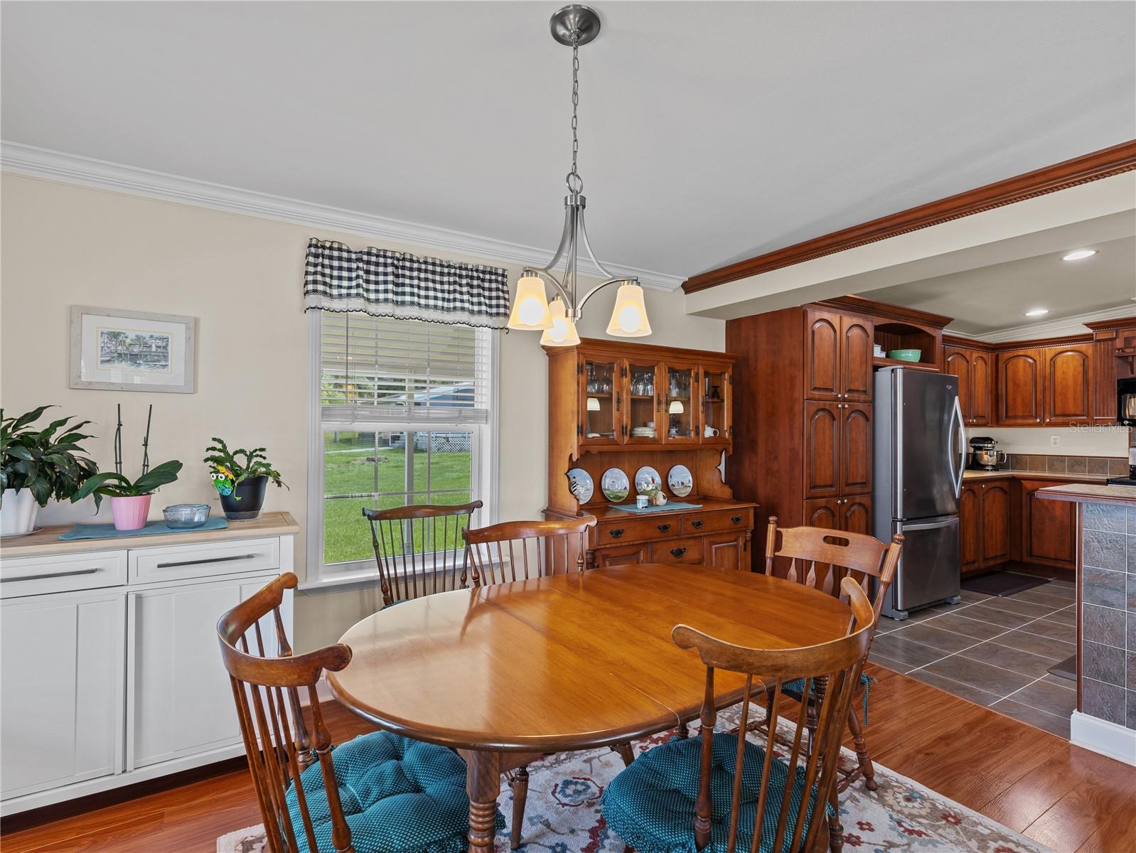 Image 24 of 54 For 10054 Collingwood Avenue