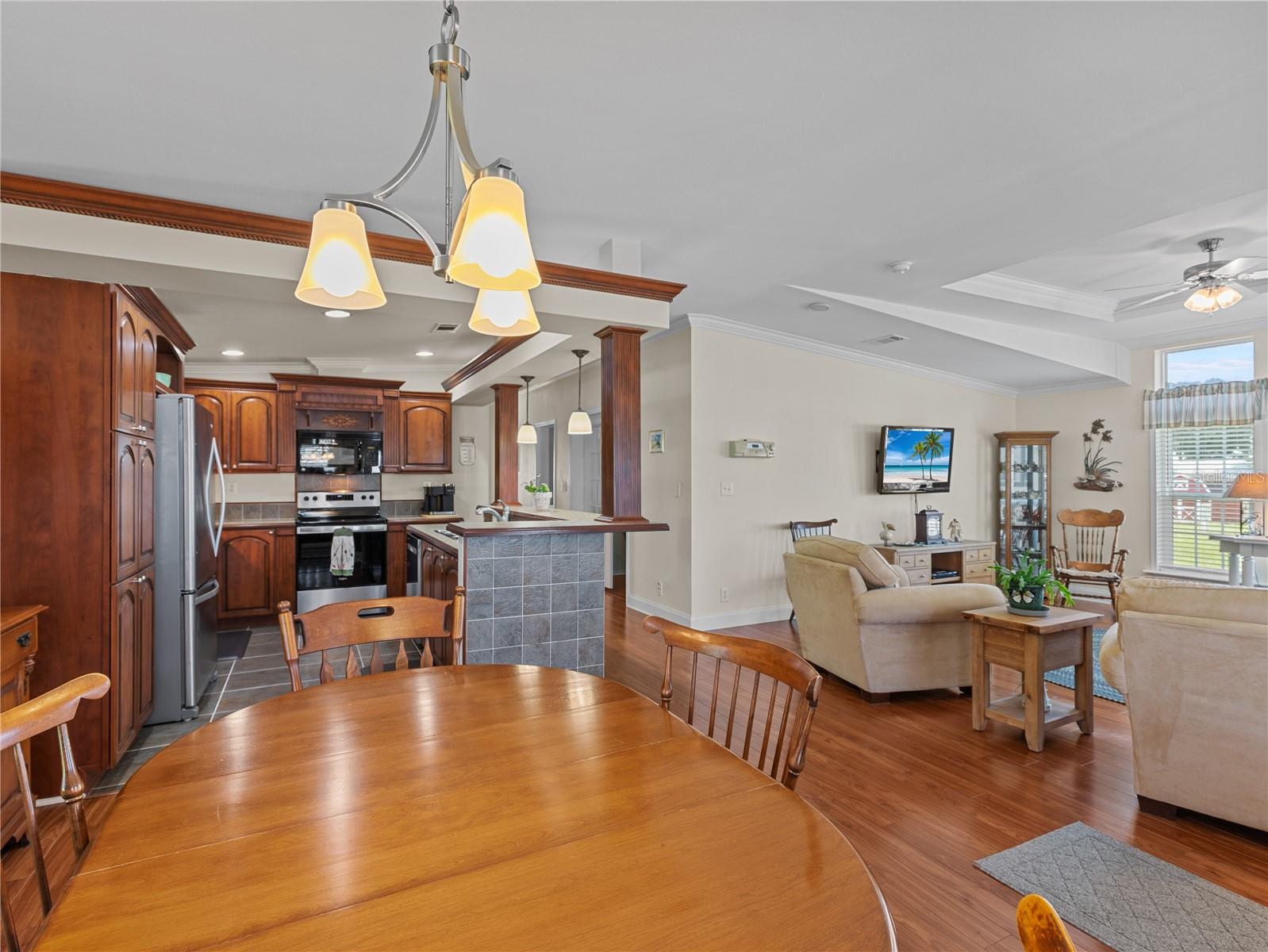 Image 27 of 54 For 10054 Collingwood Avenue