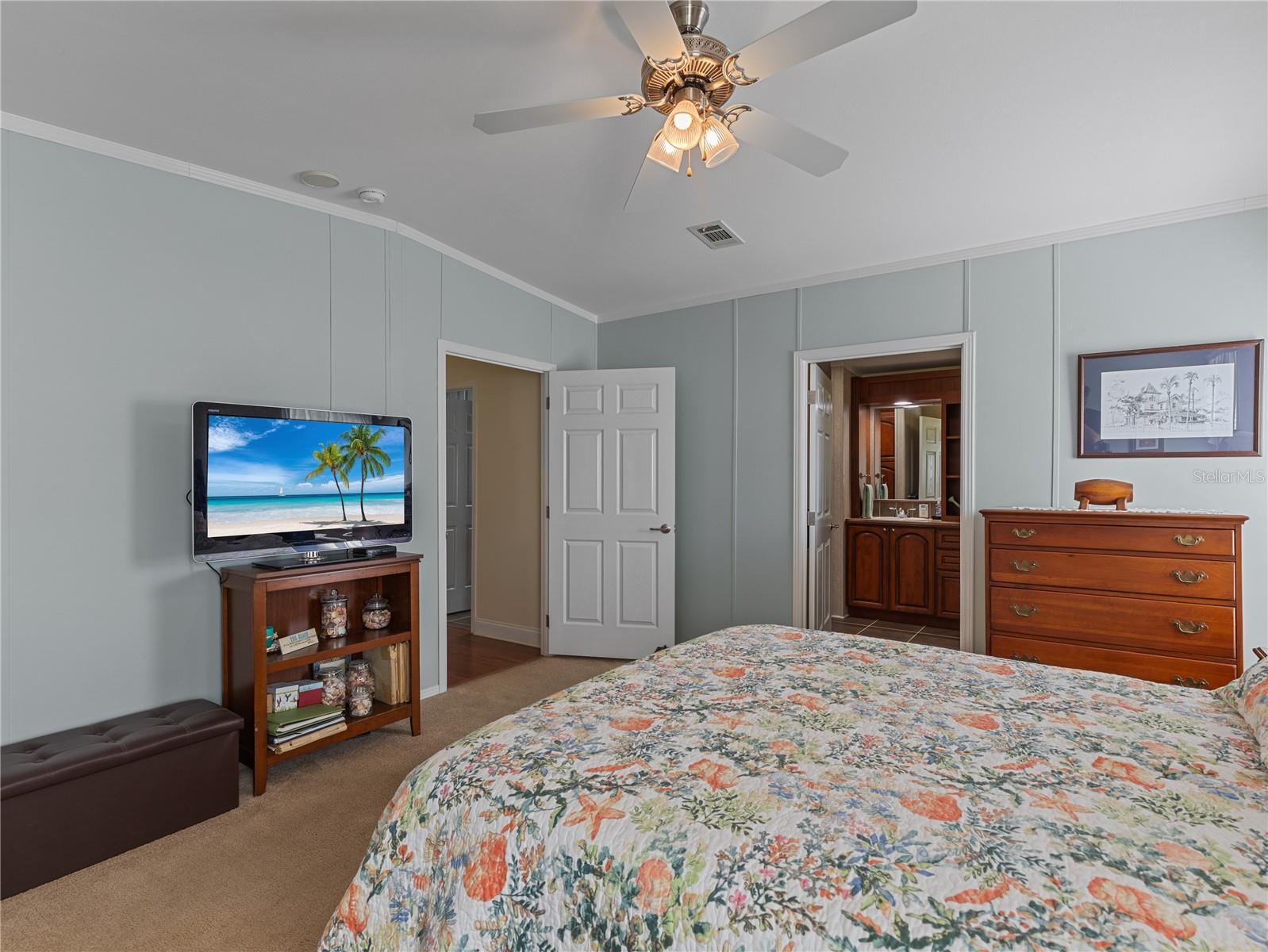 Image 35 of 54 For 10054 Collingwood Avenue