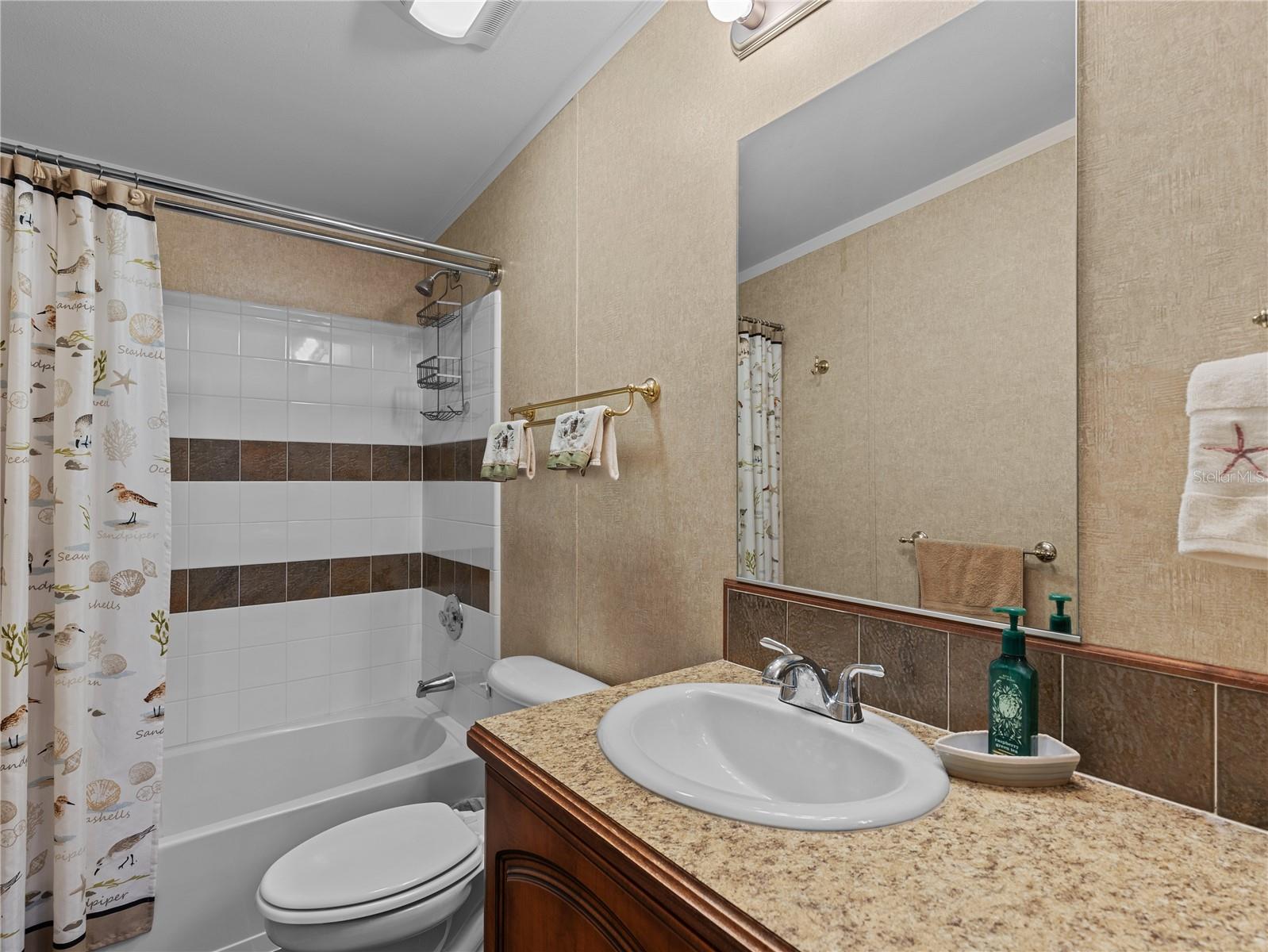 Image 38 of 54 For 10054 Collingwood Avenue