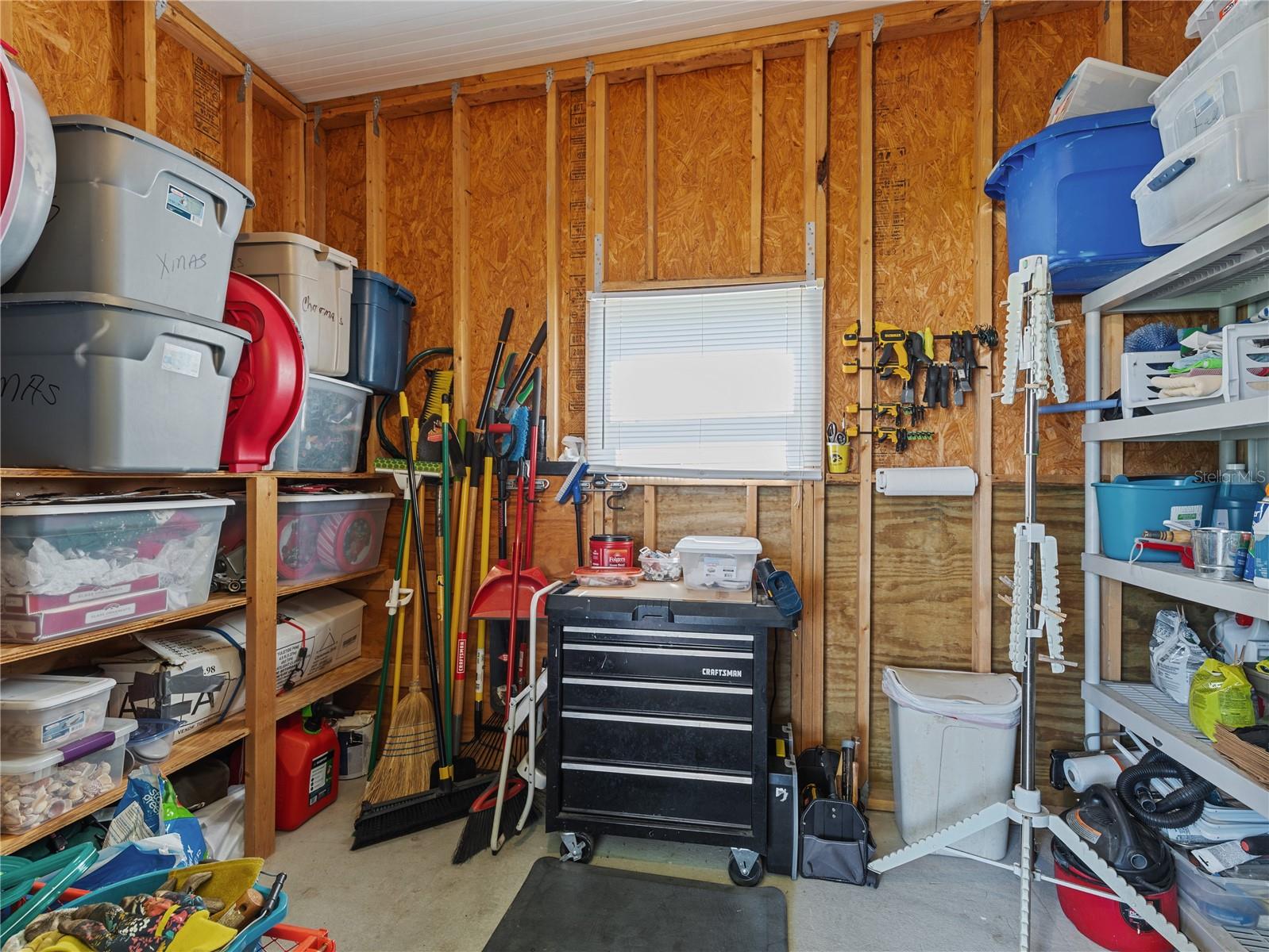 Image 40 of 54 For 10054 Collingwood Avenue