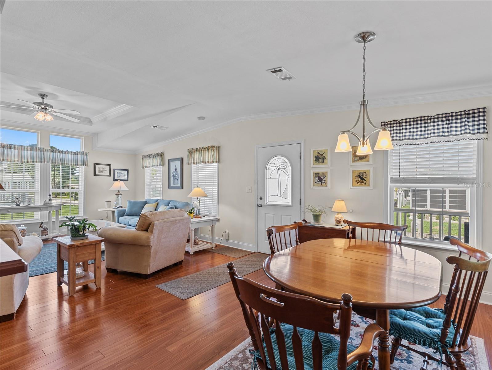 Image 8 of 54 For 10054 Collingwood Avenue