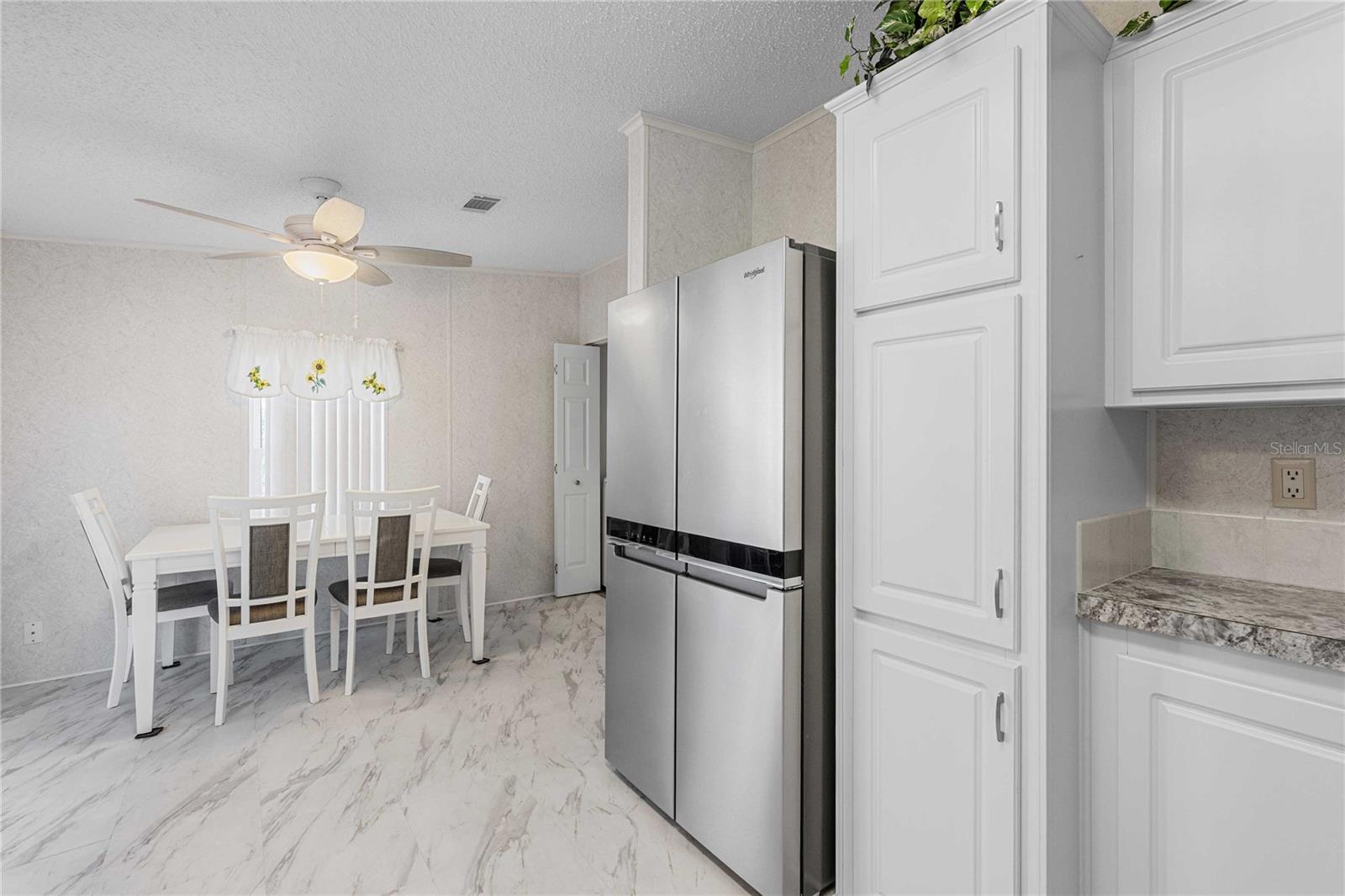 Image 10 of 43 For 37510 New Horizons Boulevard