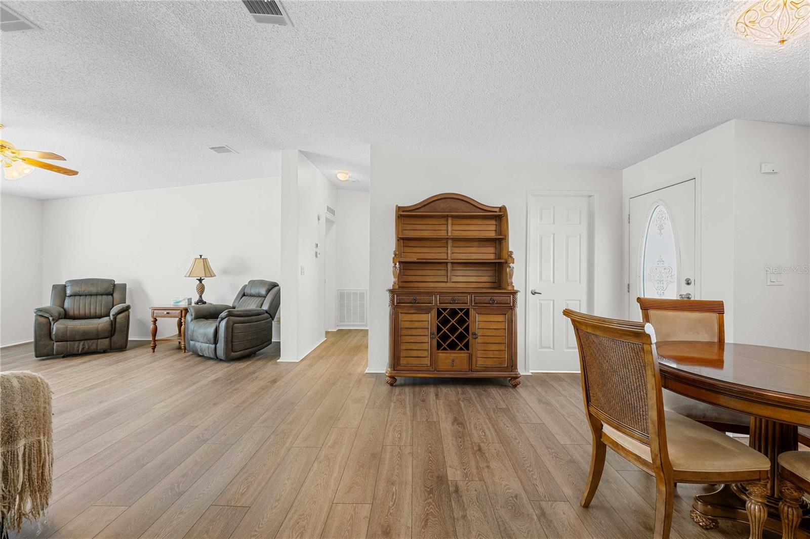 Image 16 of 43 For 37510 New Horizons Boulevard