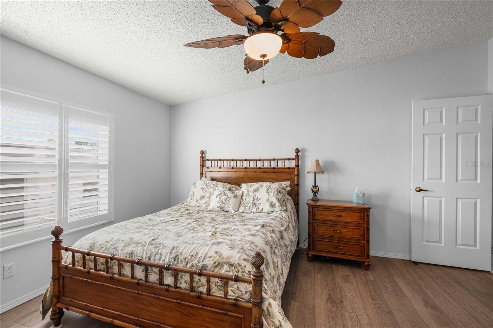 Image 20 of 43 For 37510 New Horizons Boulevard