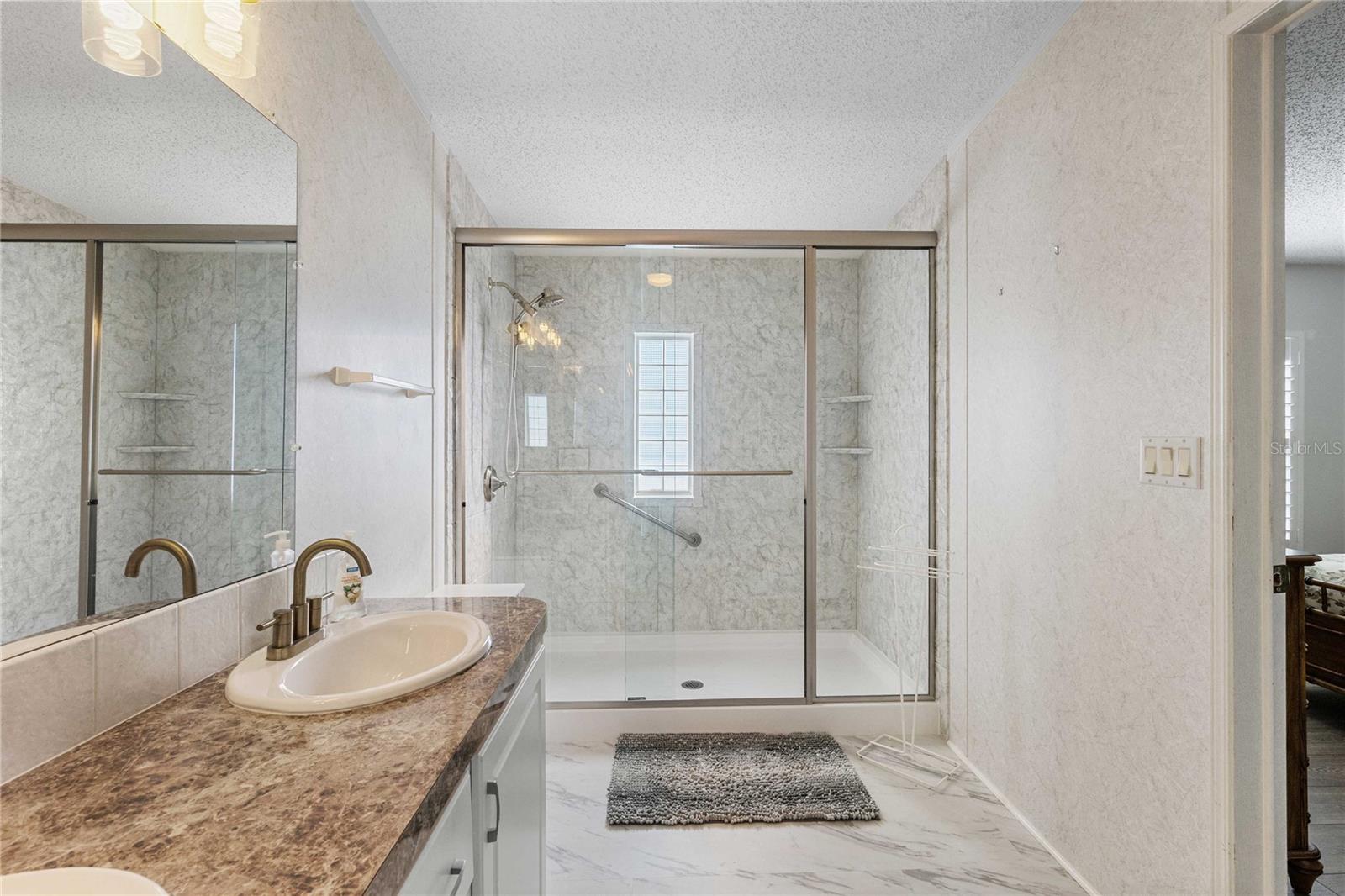 Image 22 of 43 For 37510 New Horizons Boulevard