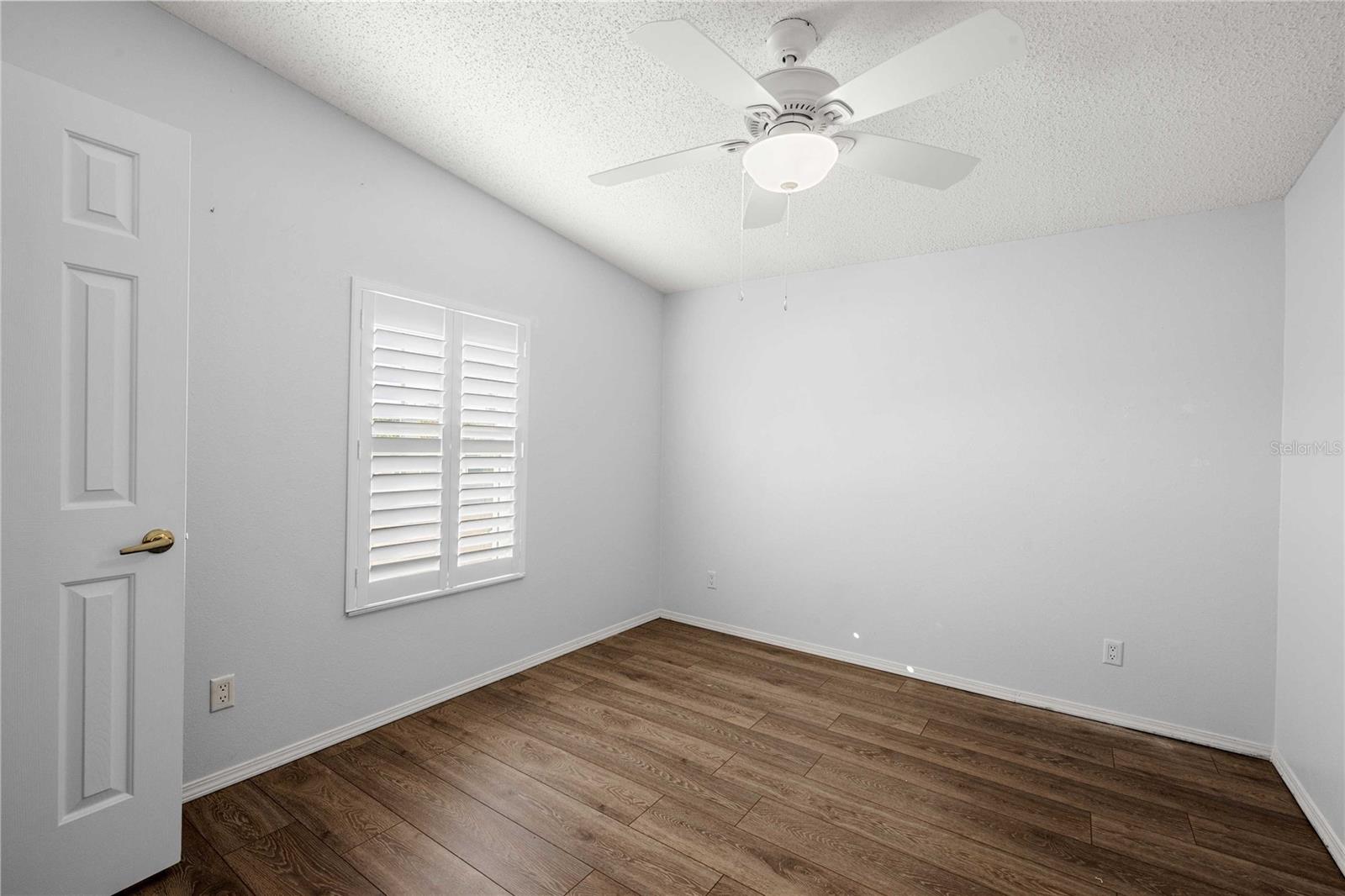 Image 23 of 43 For 37510 New Horizons Boulevard