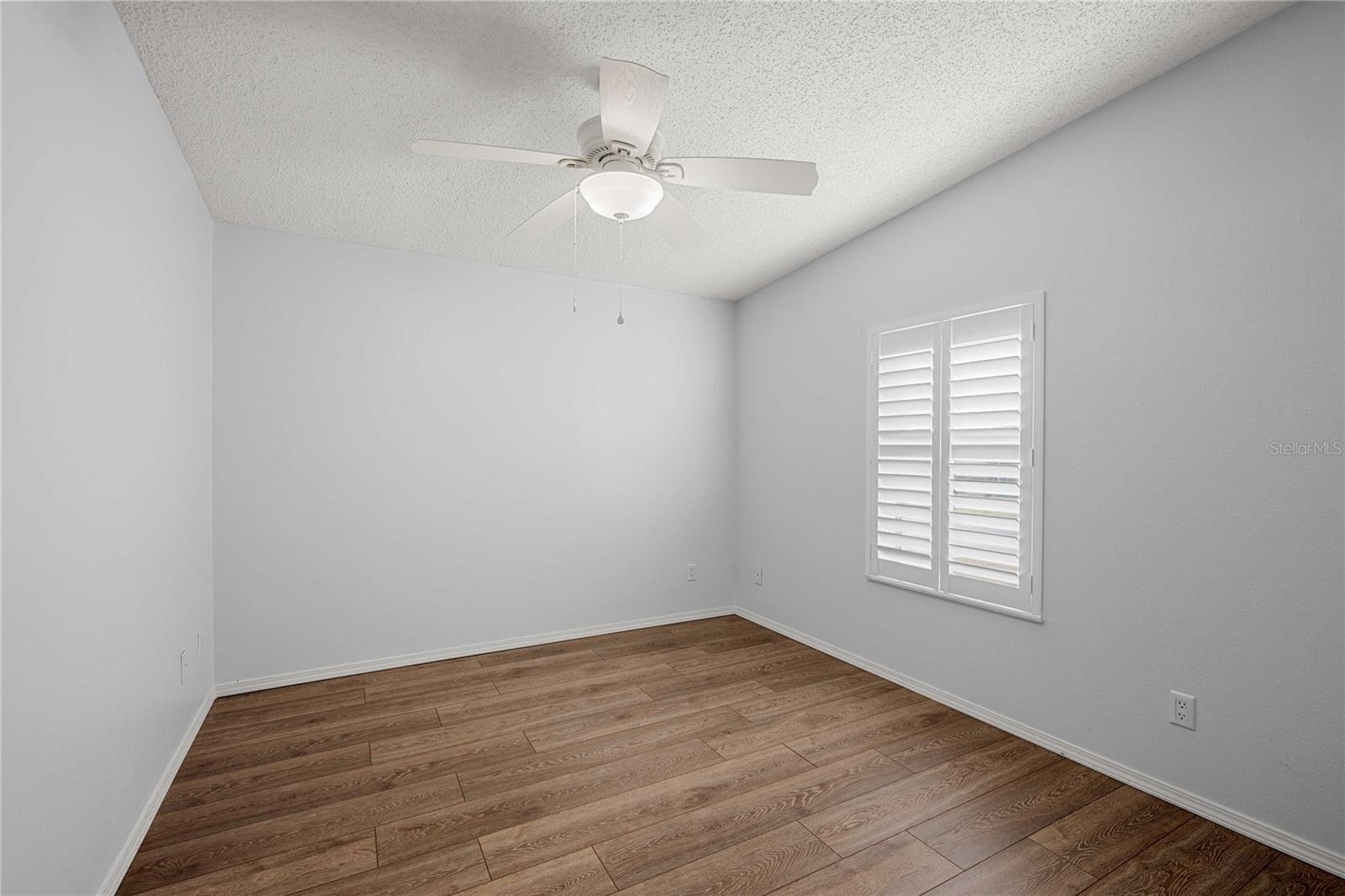 Image 25 of 43 For 37510 New Horizons Boulevard