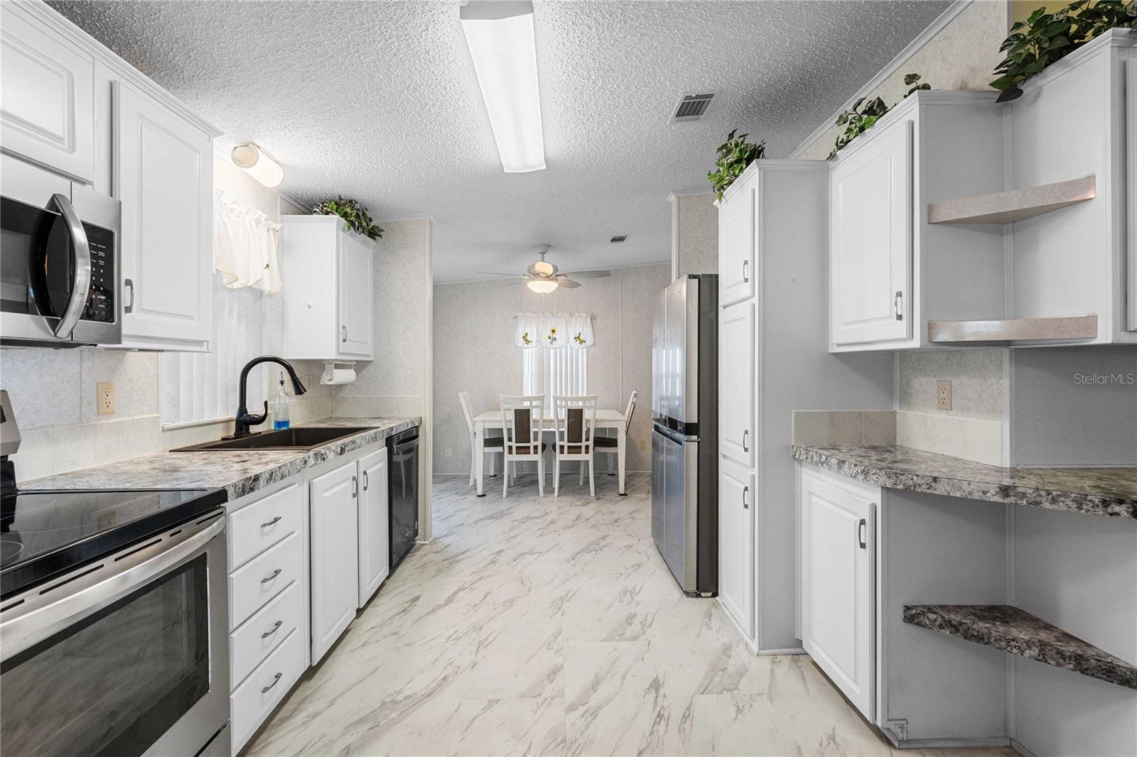 Image 7 of 43 For 37510 New Horizons Boulevard