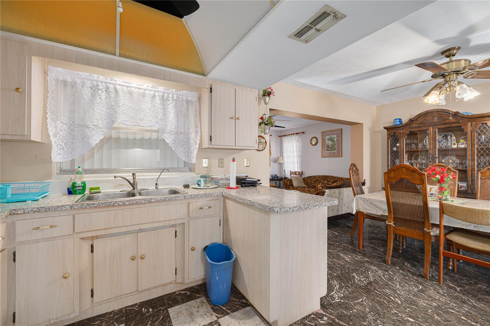 Image 10 of 28 For 1715 Jefferson Avenue