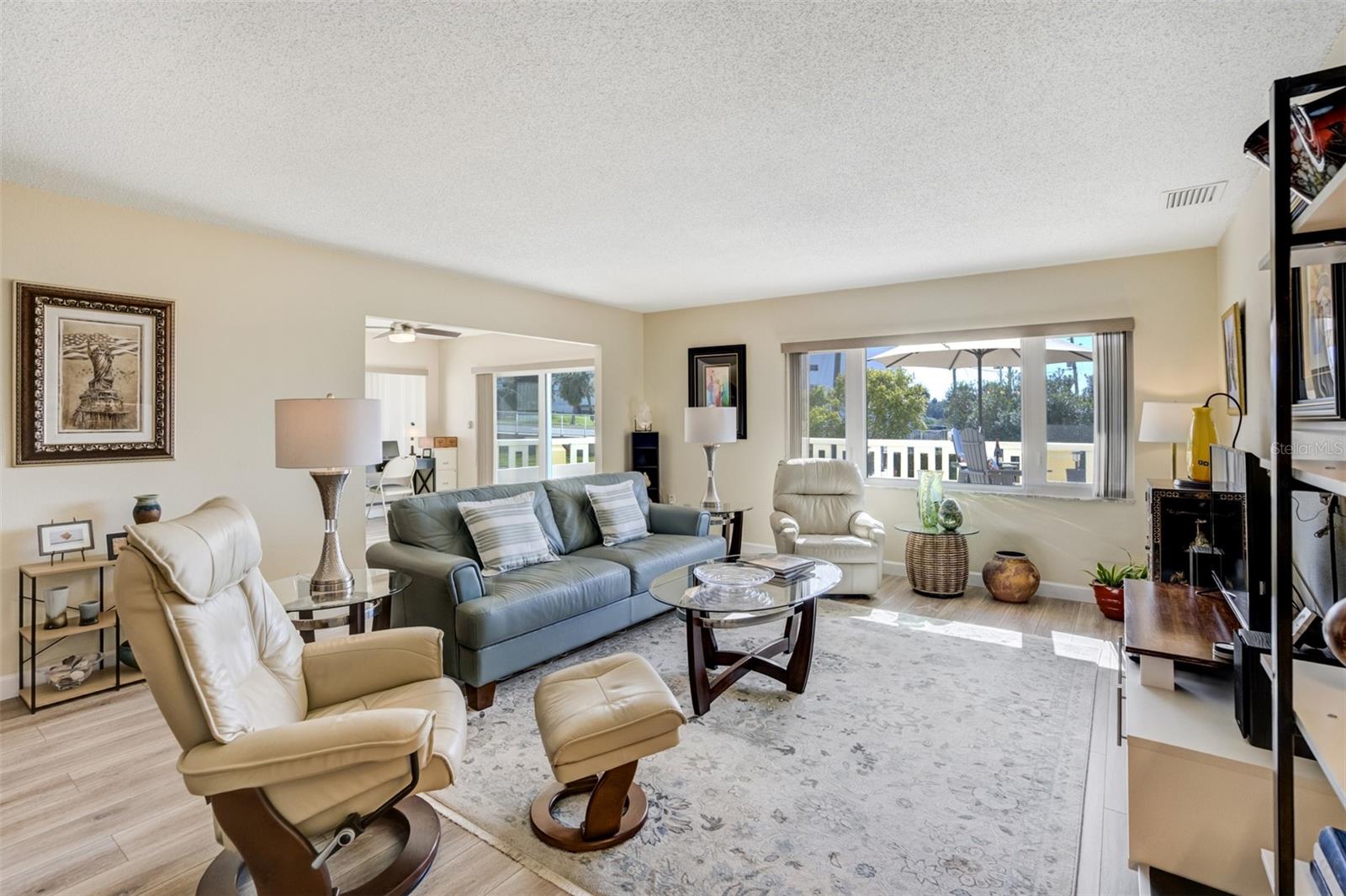 Image 6 of 30 For 100 Bluff View Drive 115c