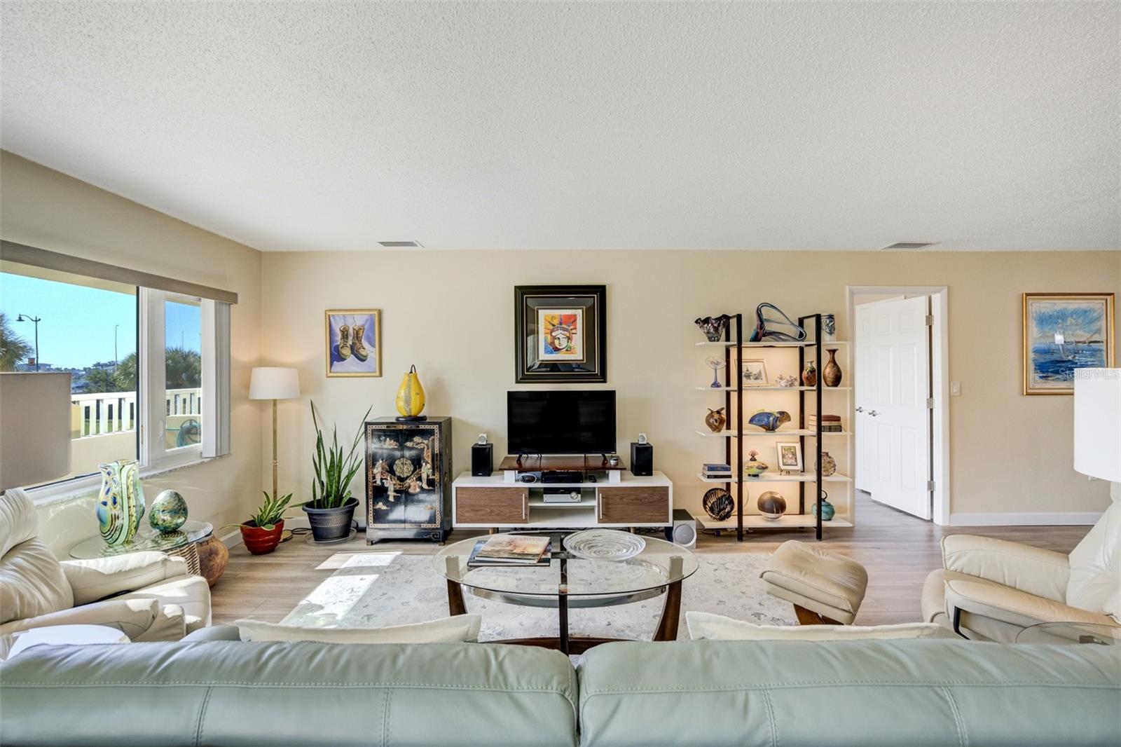 Image 7 of 30 For 100 Bluff View Drive 115c