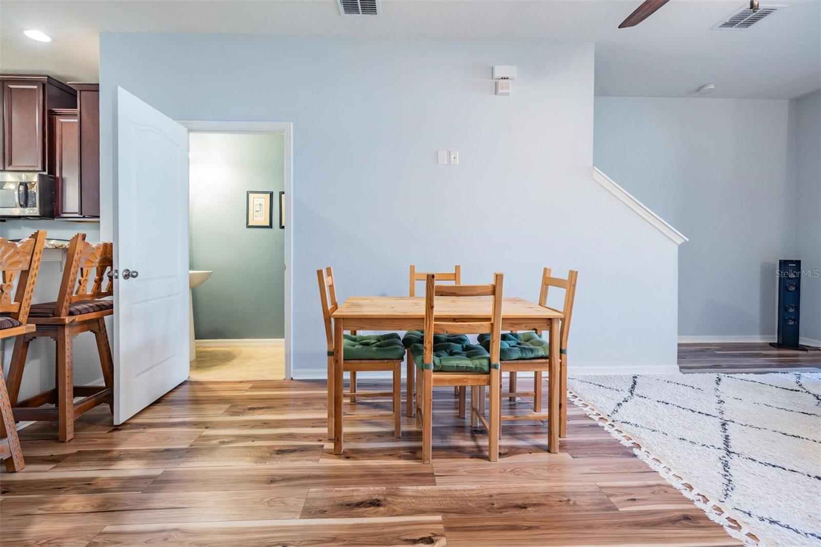 Listing photo id 12 for 2106 Lennox Dale Lane