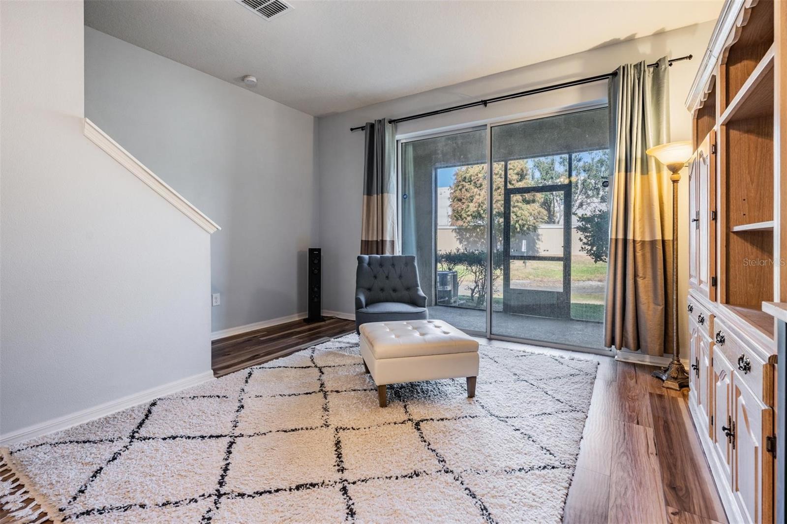 Listing photo id 15 for 2106 Lennox Dale Lane