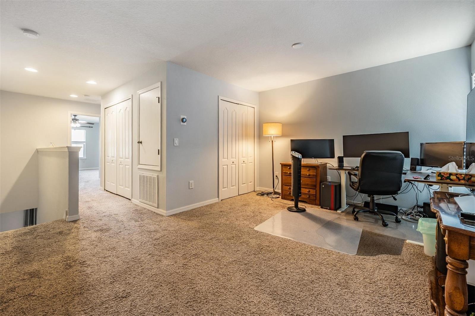 Listing photo id 16 for 2106 Lennox Dale Lane