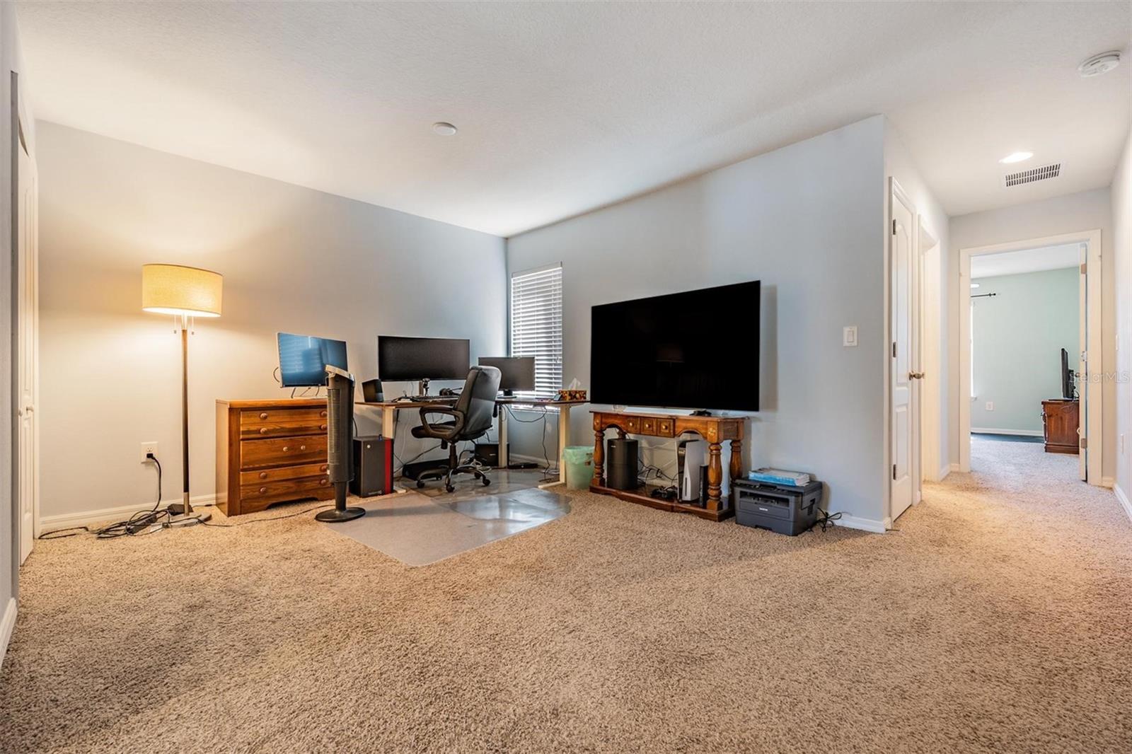 Listing photo id 17 for 2106 Lennox Dale Lane