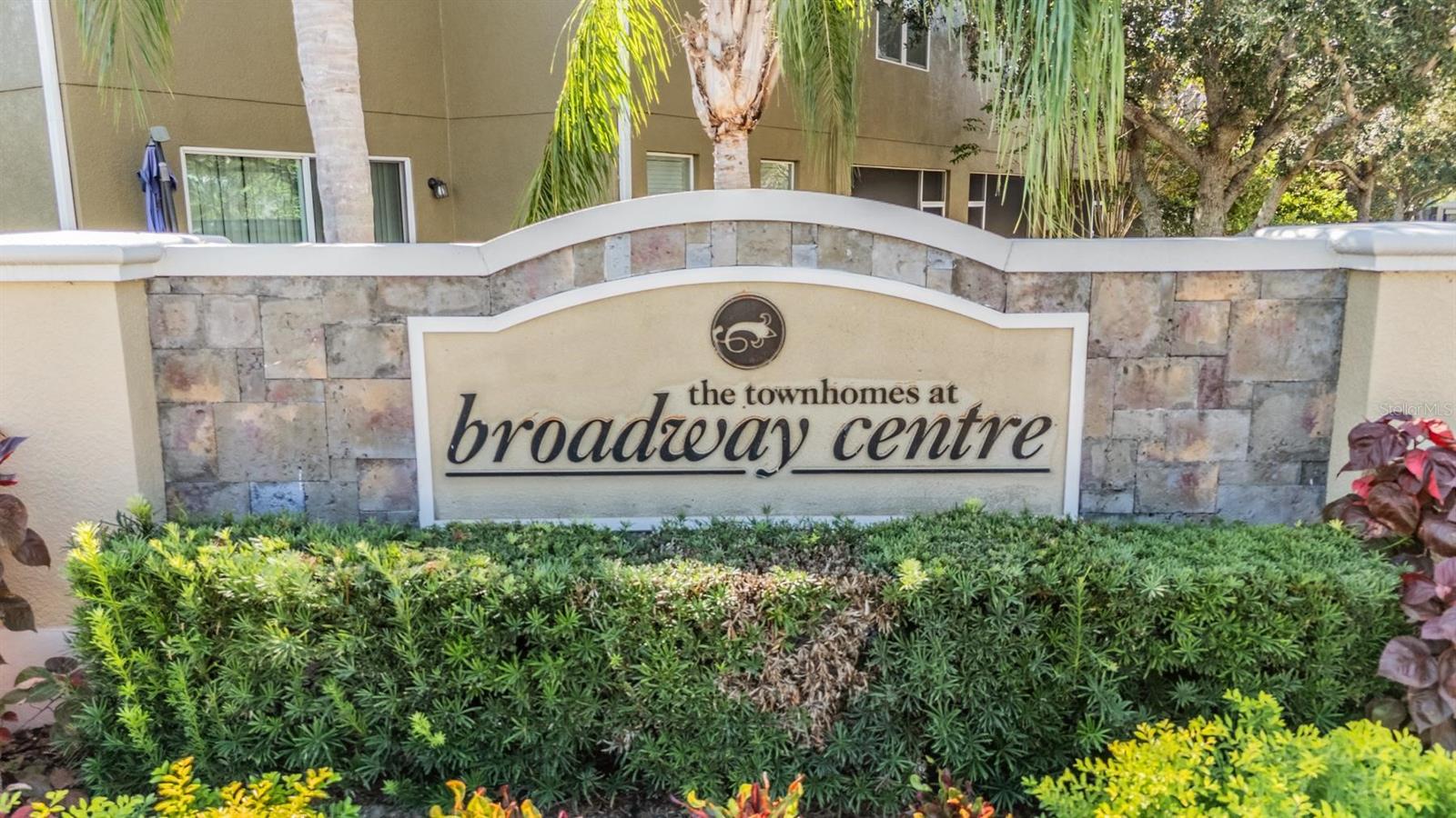 Listing photo id 0 for 2106 Lennox Dale Lane