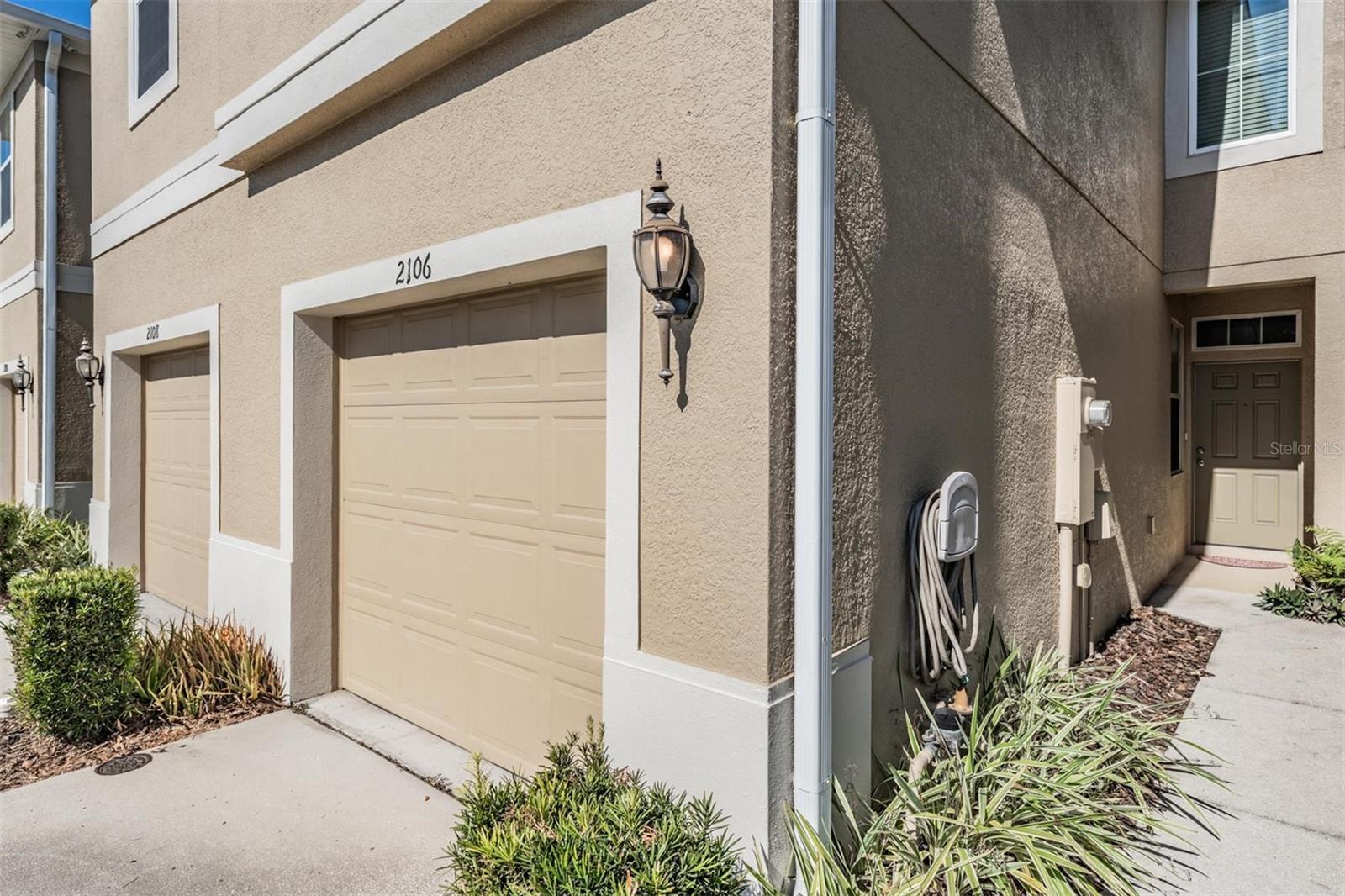 Listing photo id 1 for 2106 Lennox Dale Lane