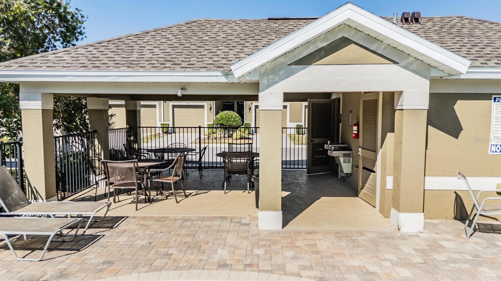 Listing photo id 32 for 2106 Lennox Dale Lane