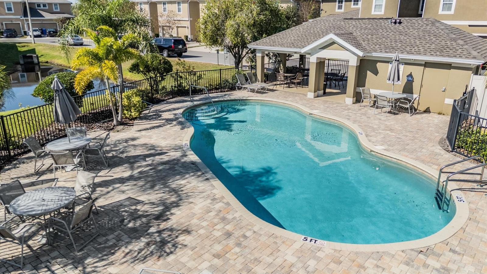 Listing photo id 33 for 2106 Lennox Dale Lane