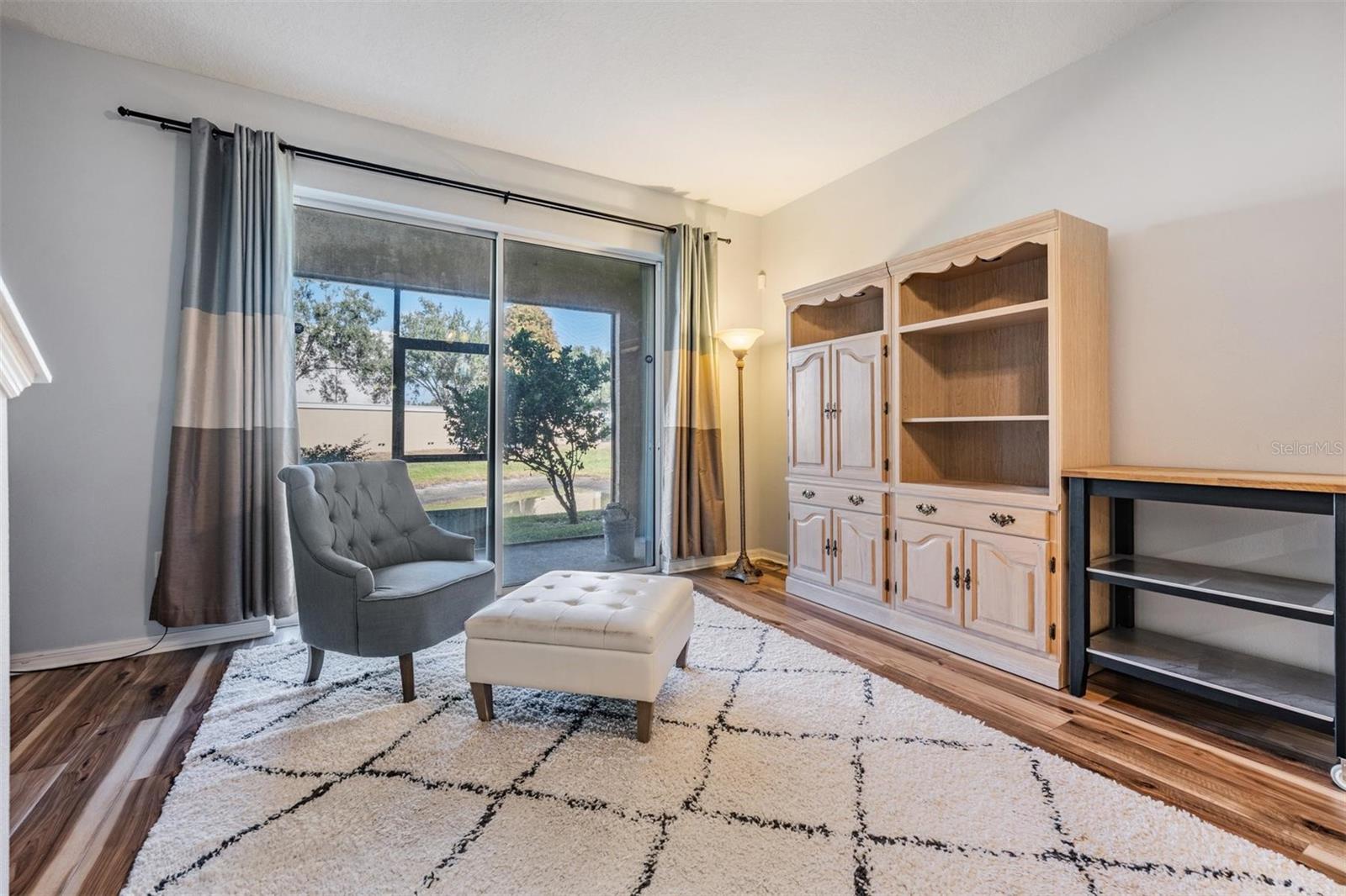 Listing photo id 3 for 2106 Lennox Dale Lane