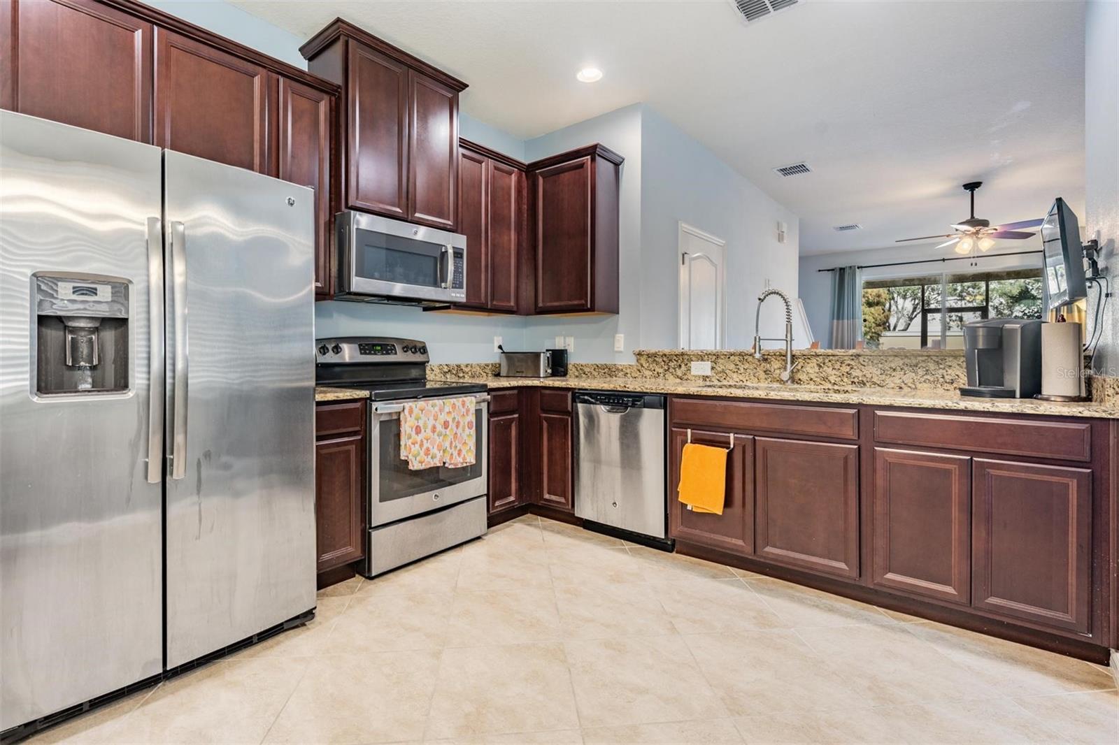 Listing photo id 7 for 2106 Lennox Dale Lane