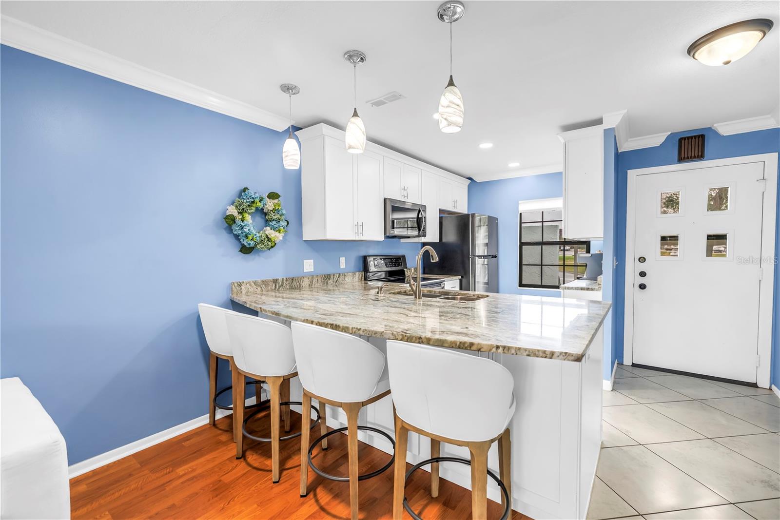 Image 11 of 52 For 9224 Mission Oaks Boulevard