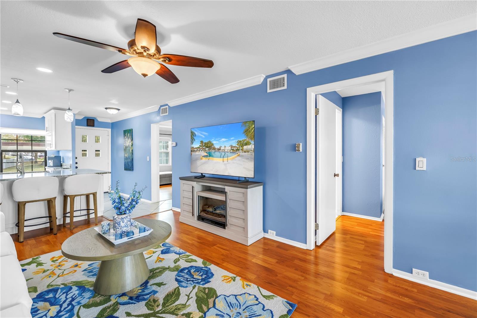 Image 15 of 52 For 9224 Mission Oaks Boulevard