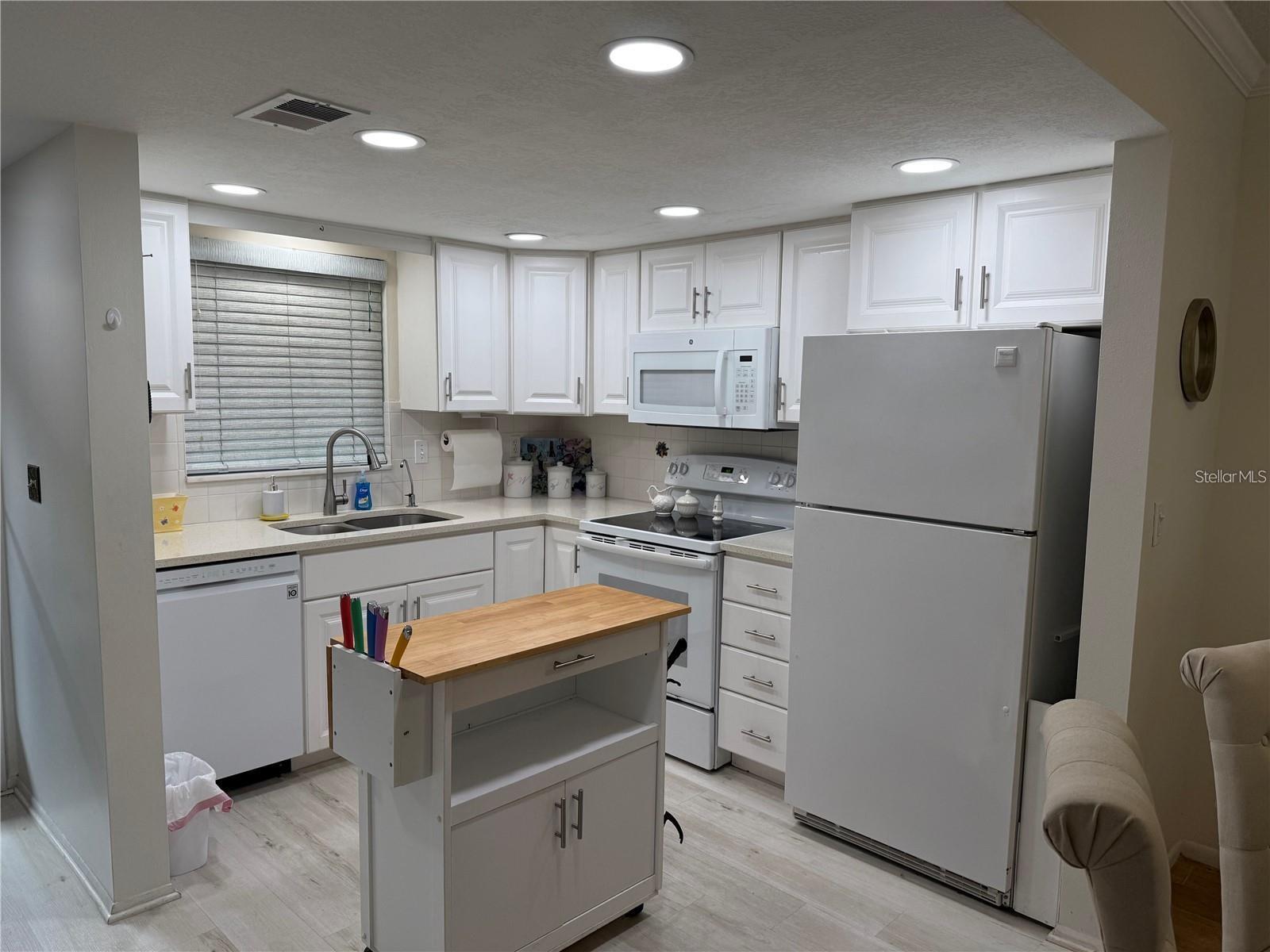 Image 7 of 40 For 1100 Bay Drive 95