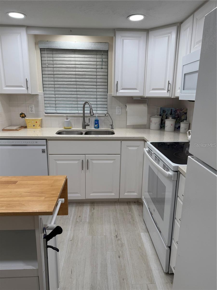 Image 8 of 40 For 1100 Bay Drive 95