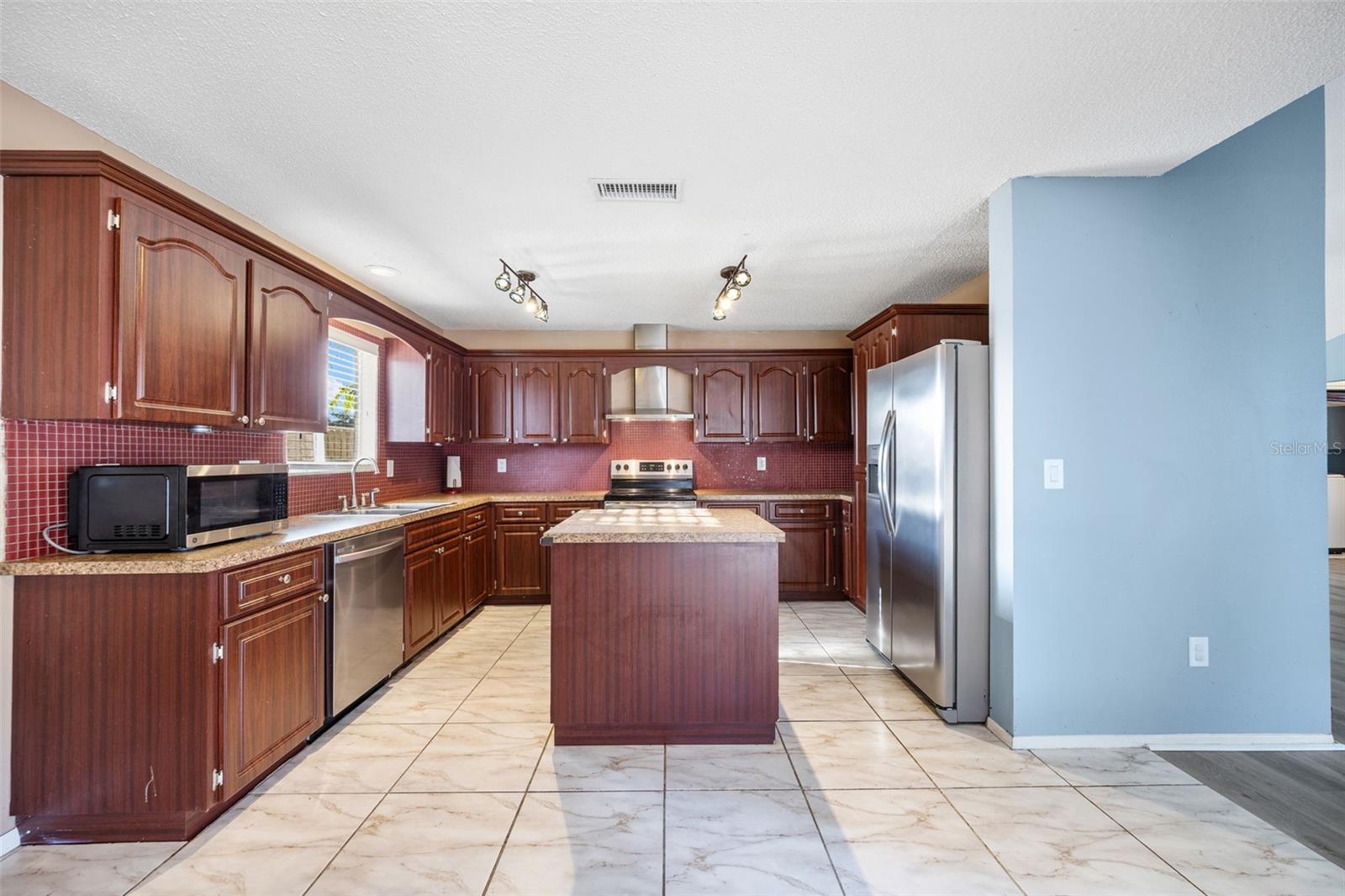 Image 12 of 29 For 10815 Venice Circle