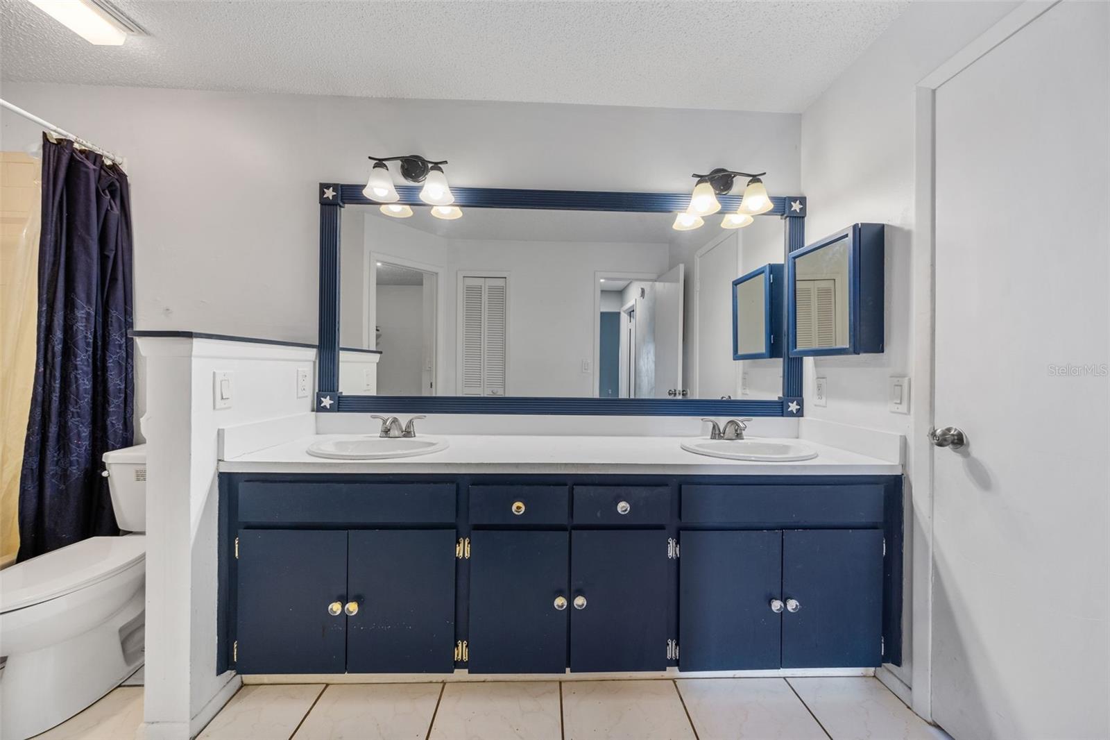 Image 21 of 29 For 10815 Venice Circle