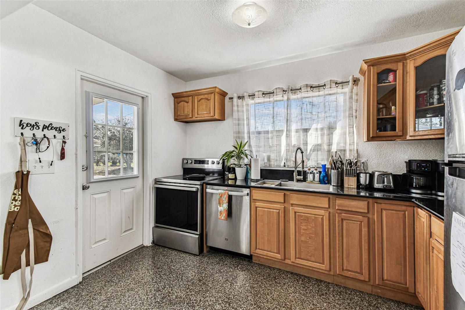 Image 16 of 25 For 2909 Elrod Avenue