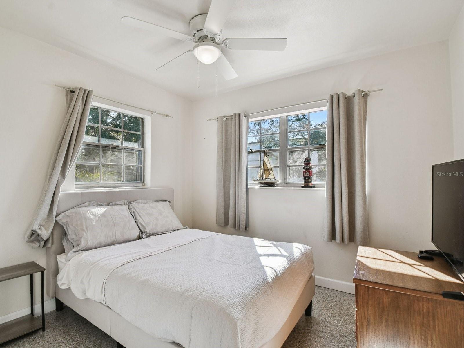 Image 17 of 25 For 2901 Elrod Avenue