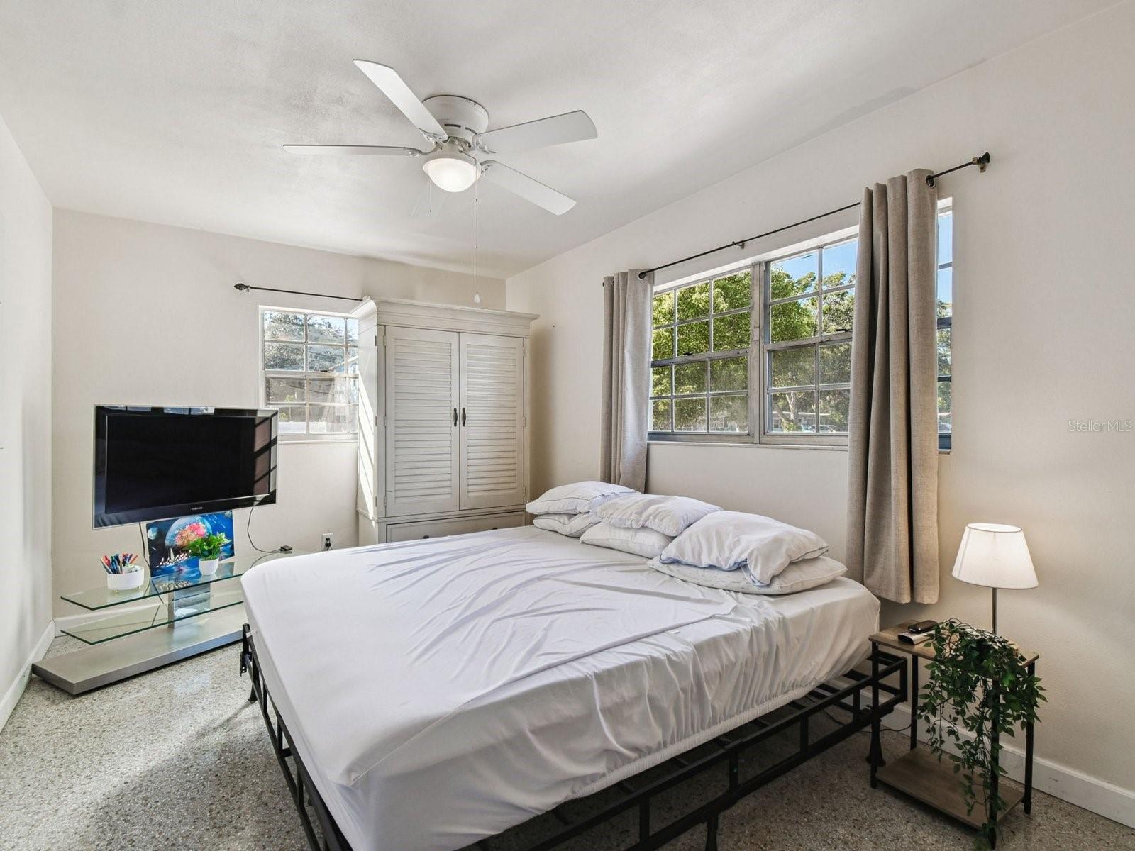 Image 19 of 25 For 2901 Elrod Avenue