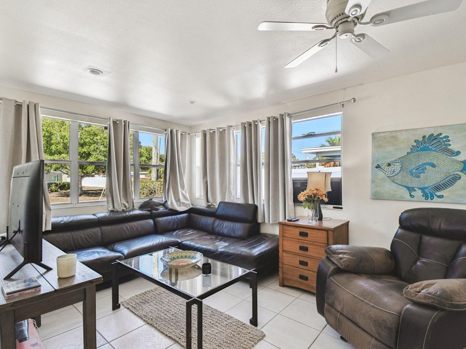 Image 4 of 25 For 2901 Elrod Avenue