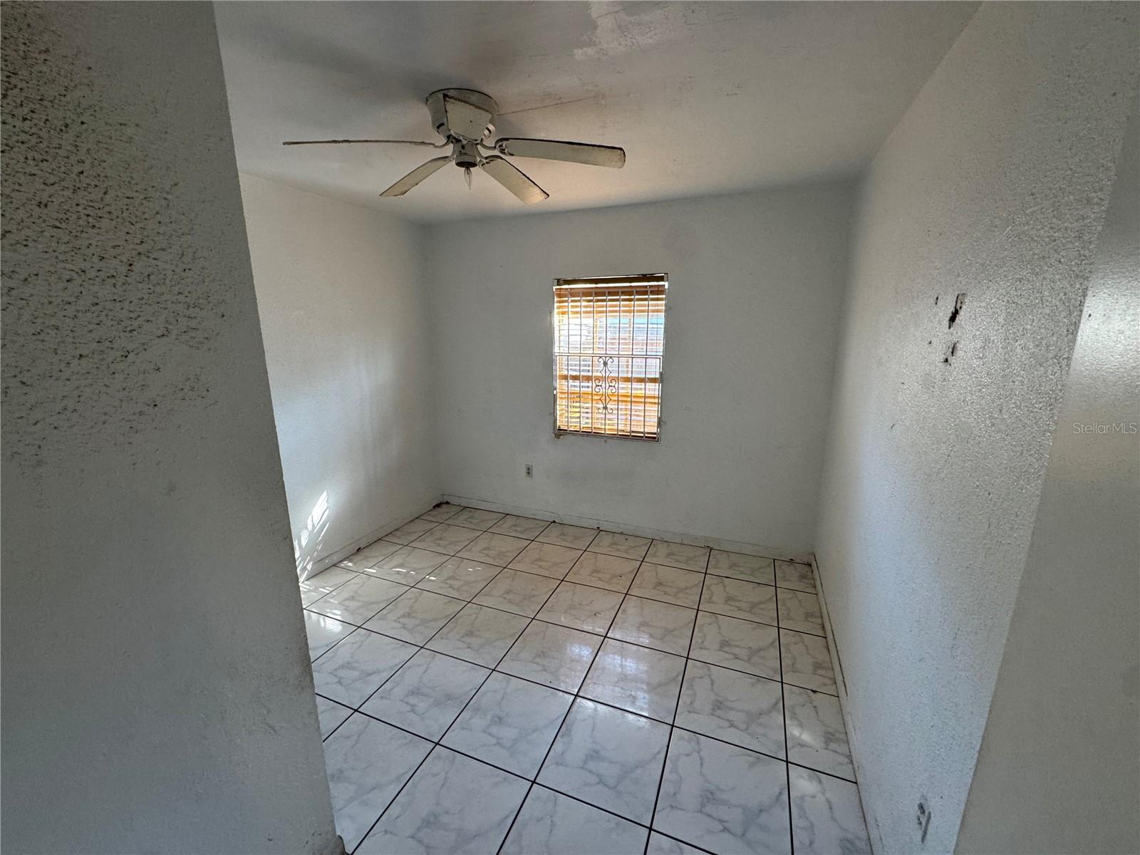 Listing photo id 11 for 1025 31st Avenue