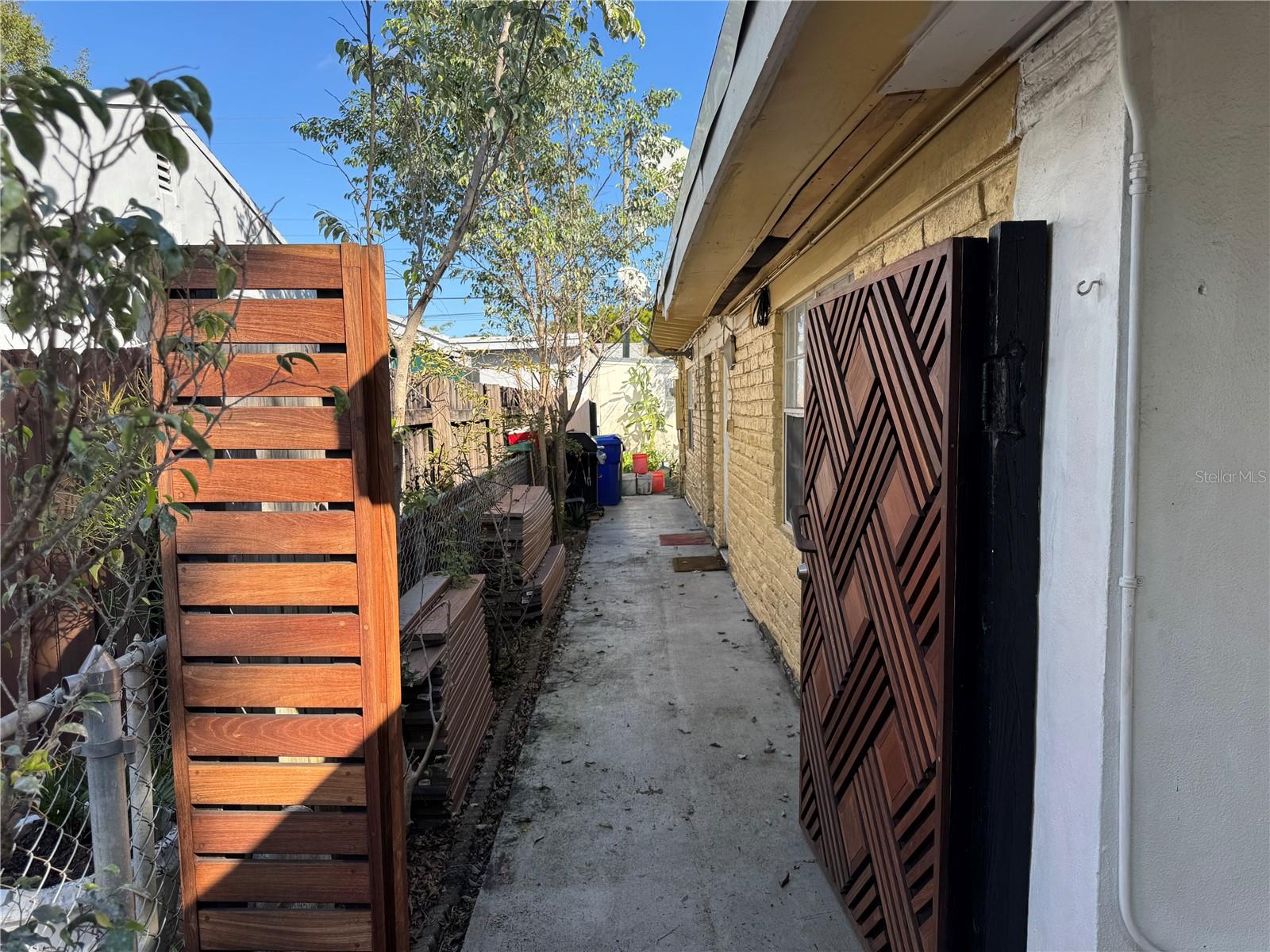 Listing photo id 12 for 1025 31st Avenue